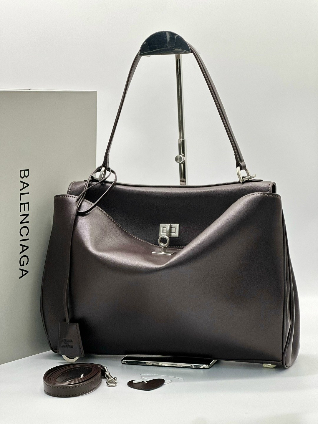 сумка balenciaga натуральная кожа 35-24 см,сумка balenciaga,сумка женская balenciaga,сумка balenciaga rodeo,сумка