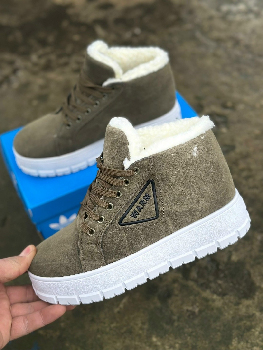 зимние замшевые женские кеды prada бежевые с мехом,кроссовки зимние с мехом натуральная замша,,зимние ботинки из натуральной замши и меха на платформе obba 250464737,ботинки с мехом