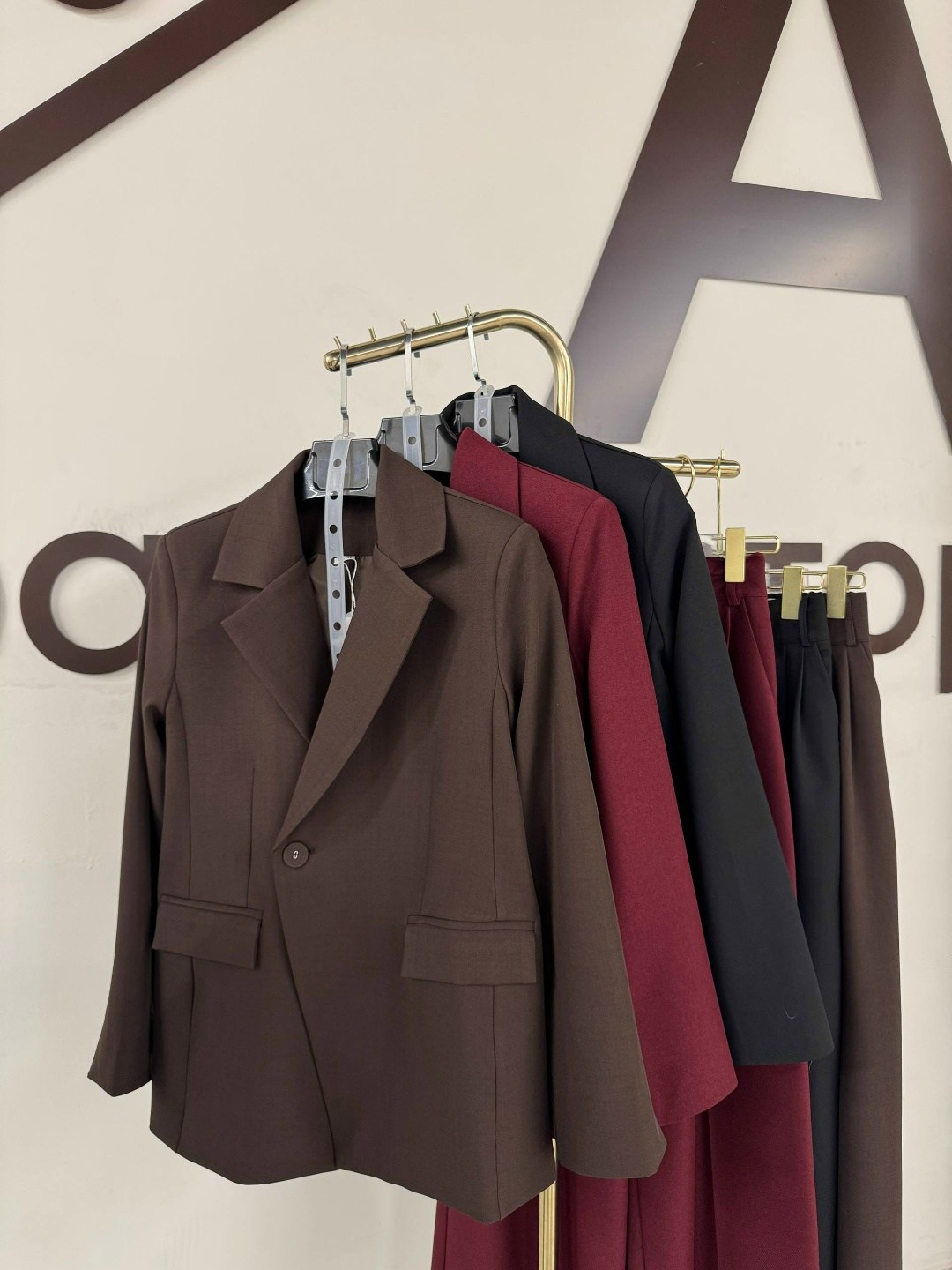 классический брючный костюм с пиджаком cosmo brand,брючный костюм,серый брючный костюм,женский брючный костюм,классический брючный костюм