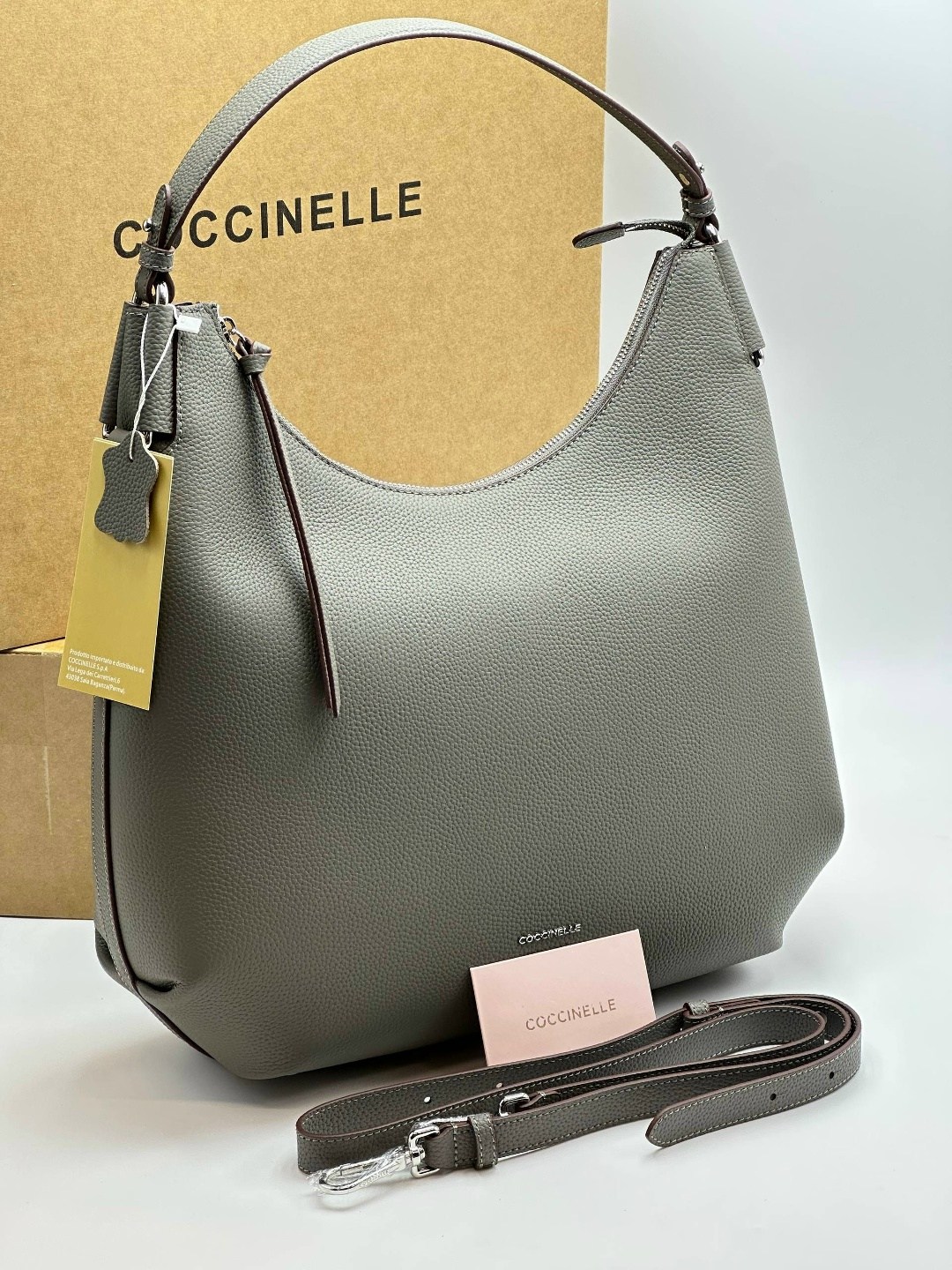 сумка coccinelle,кожаная сумка-хобо whisper coccinelle,кожаная сумка coccinelle,сумка женская coccinelle,сумка coccinelle carrie темно-коричневая