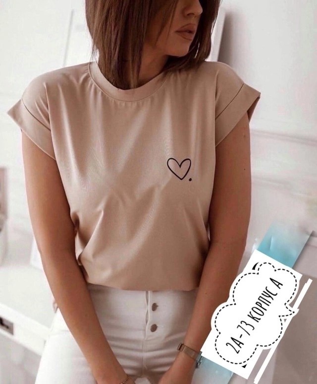 одежда со стразами,футболка со стразами женская,модные футболки со стразами,футболка со стразами,женская футболка