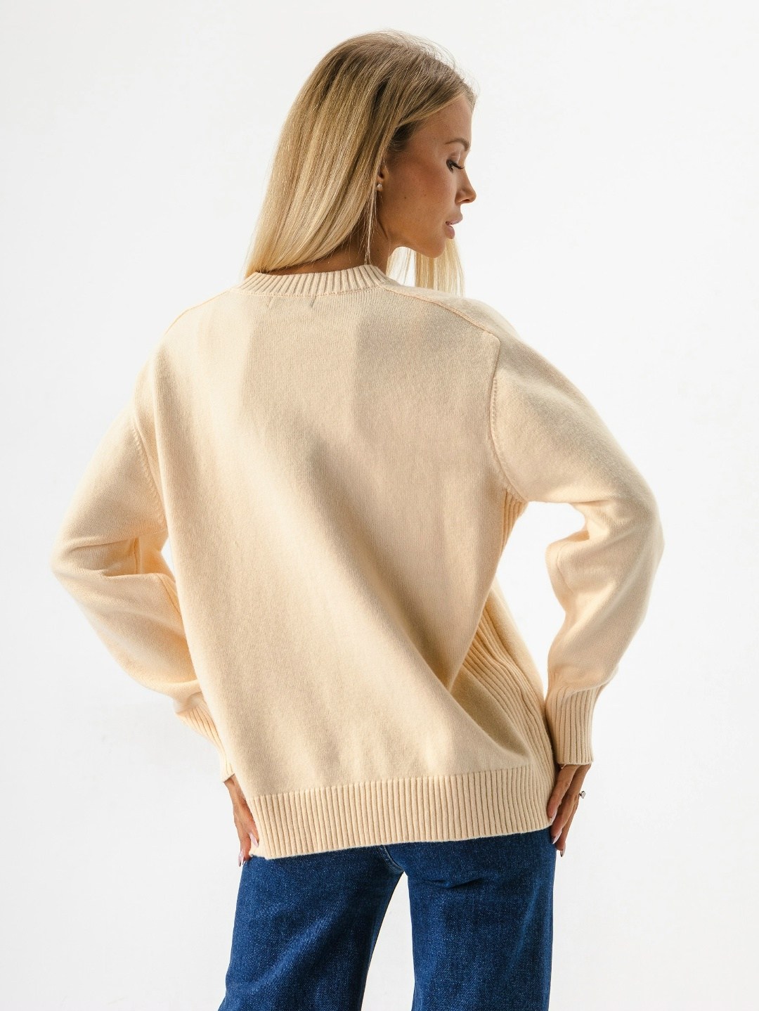 джемпер бежевый,джемпер оверсайз,свитер оверсайз,женский вязаный джемпер оверсайз,джемпера женские