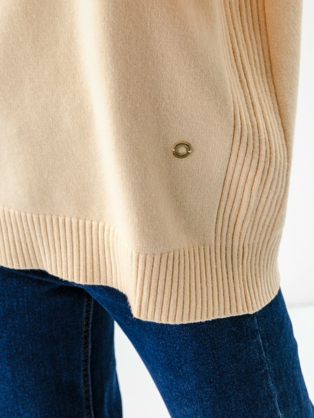 джемпер бежевый,джемпер оверсайз,свитер оверсайз,женский вязаный джемпер оверсайз,джемпера женские