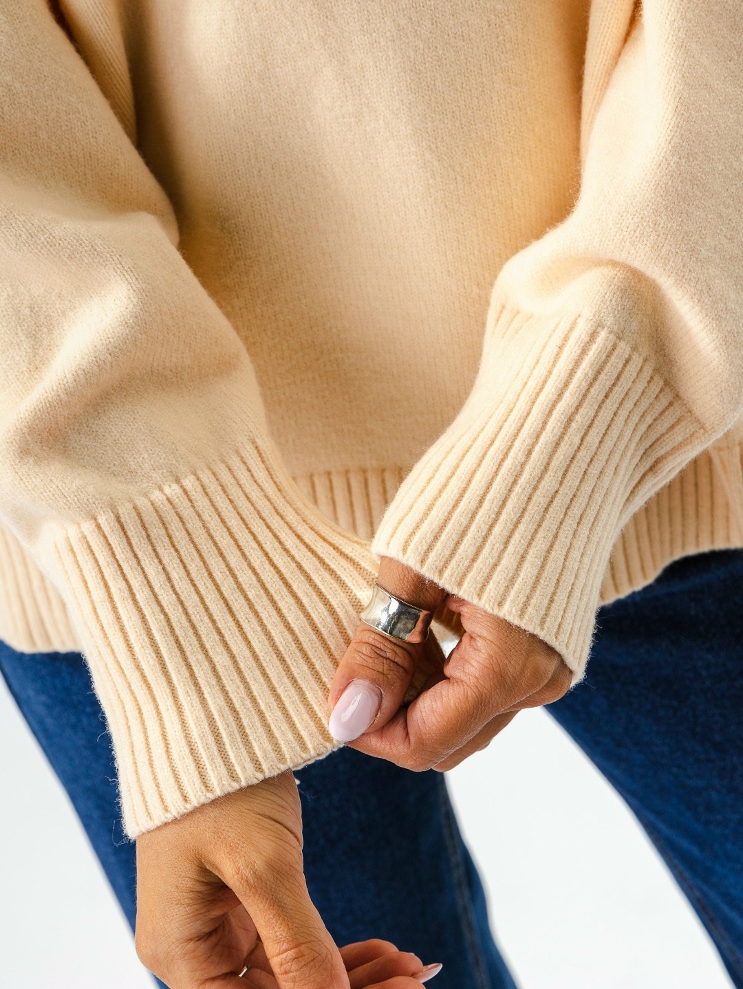 джемпер бежевый,джемпер оверсайз,свитер оверсайз,женский вязаный джемпер оверсайз,джемпера женские