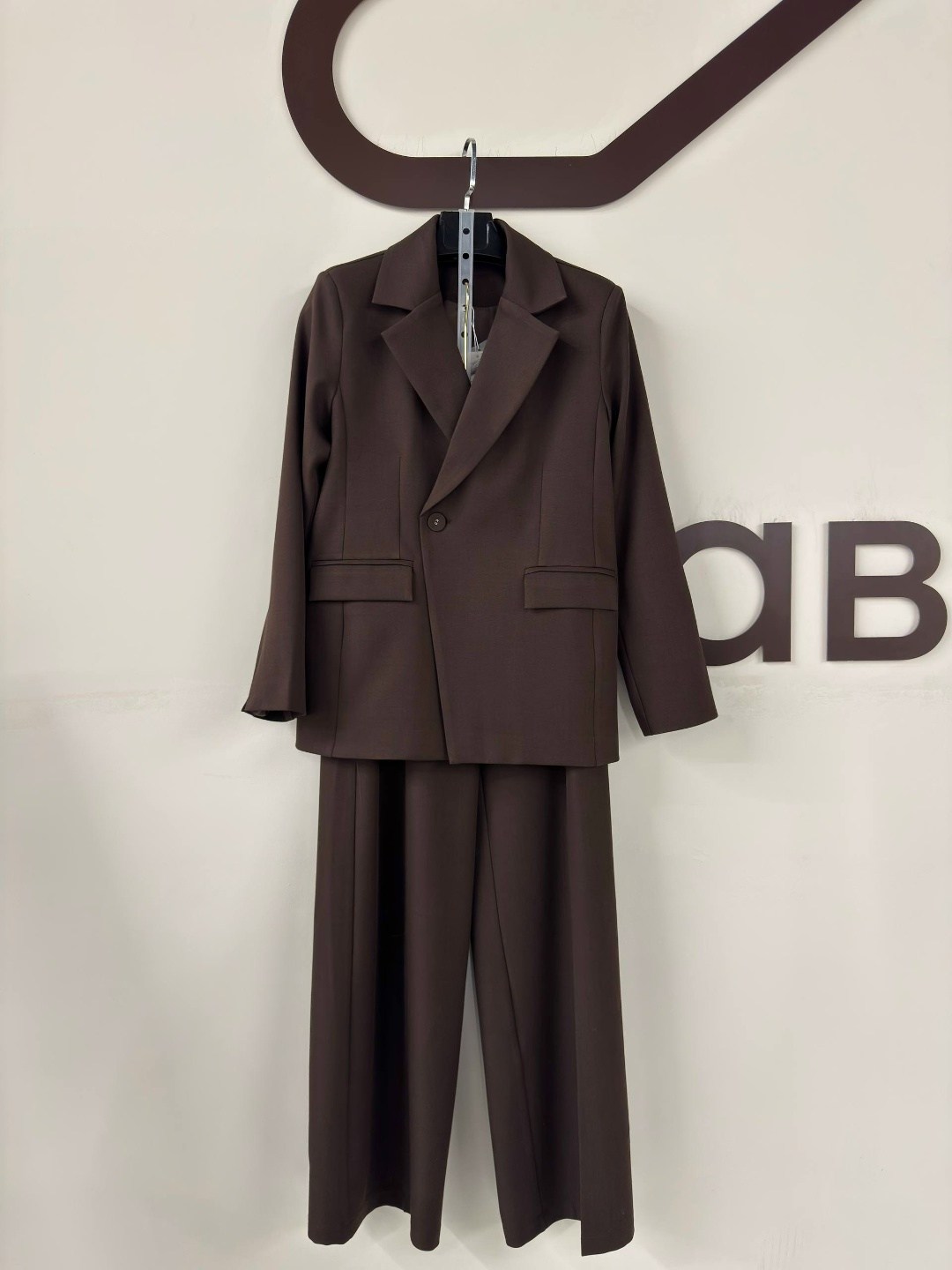 классический брючный костюм с пиджаком cosmo brand,брючный костюм,серый брючный костюм,женский брючный костюм,классический брючный костюм