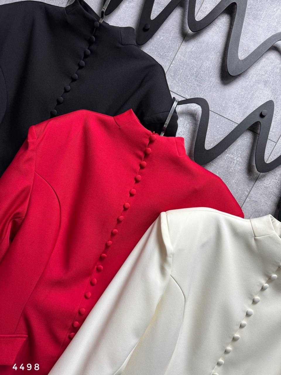 платье-пиджак,белый пиджак платье,элегантный наряд,стильный наряд,пиджак белый приталенный удлиненный leroy style