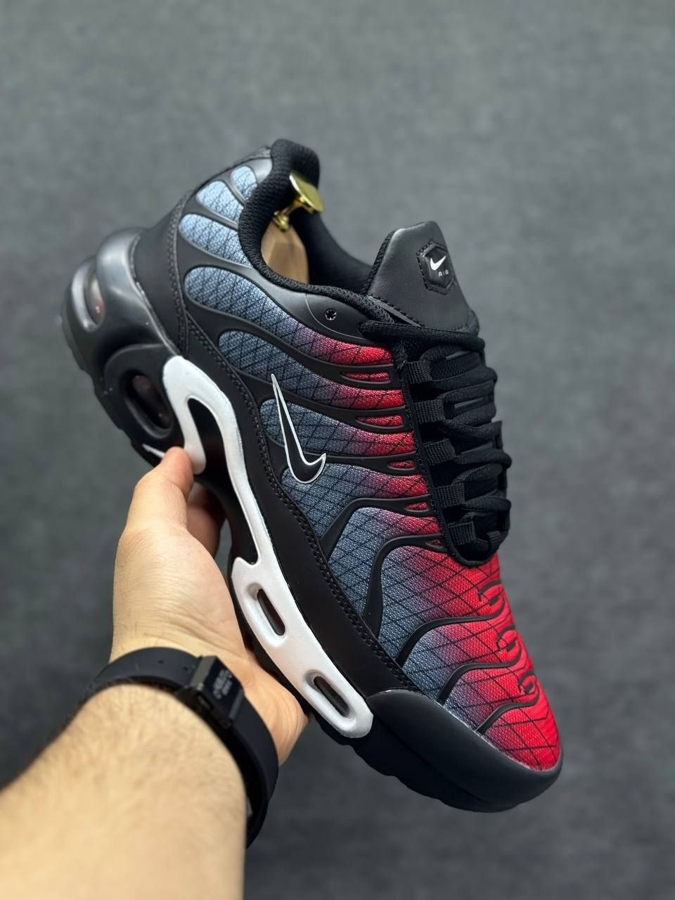 кроссовки nike air max tn plus,кроссовки мужские nike air max tn plus,nike air max tn plus,кроссовки для мужчин,кроссовки nike air max tn