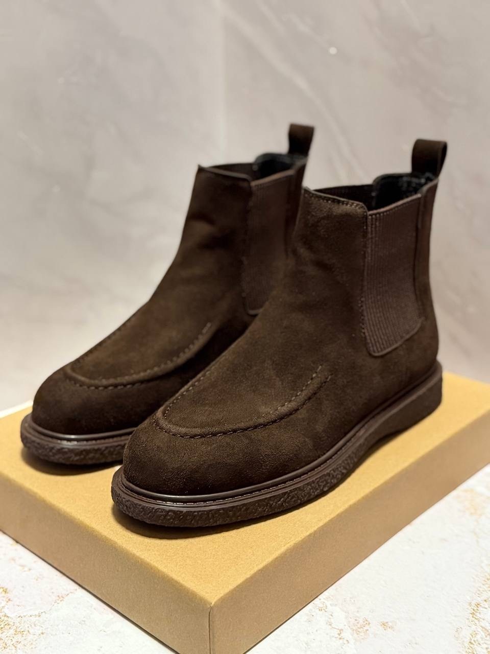замшевые ботинки челси medicine коричневый,,ботинки челси axel arigato blyde коричневый,коричневые замшевые челси мужские,замшевые ботинки