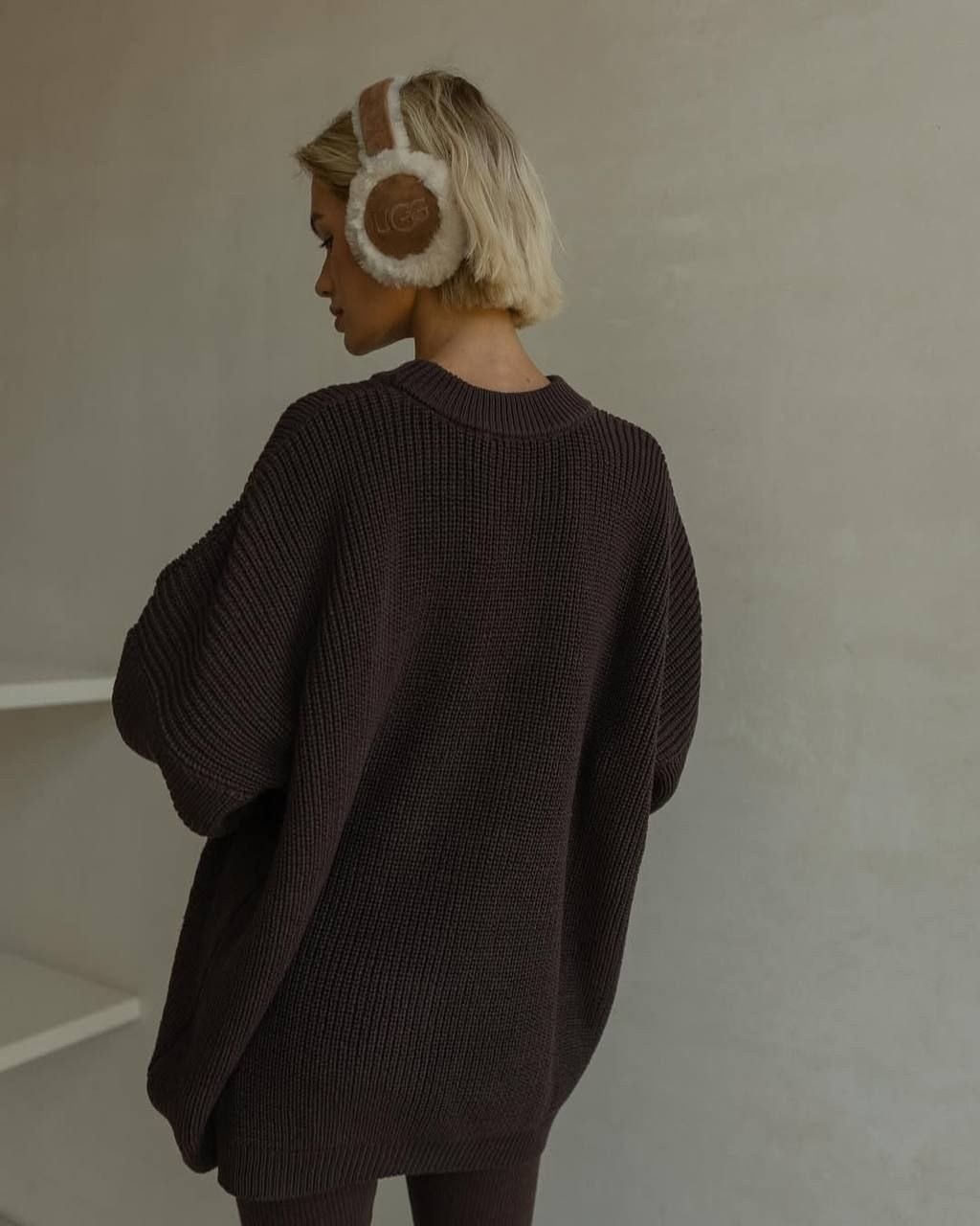 свитер,джемпер,коричневый джемпер,джемпер свободного кроя,вязаные свитера