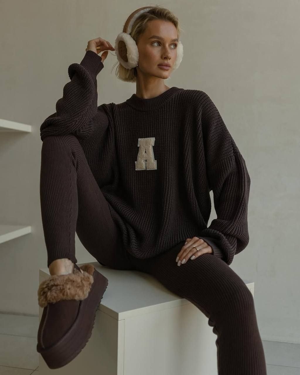 свитер,джемпер,коричневый джемпер,джемпер свободного кроя,вязаные свитера