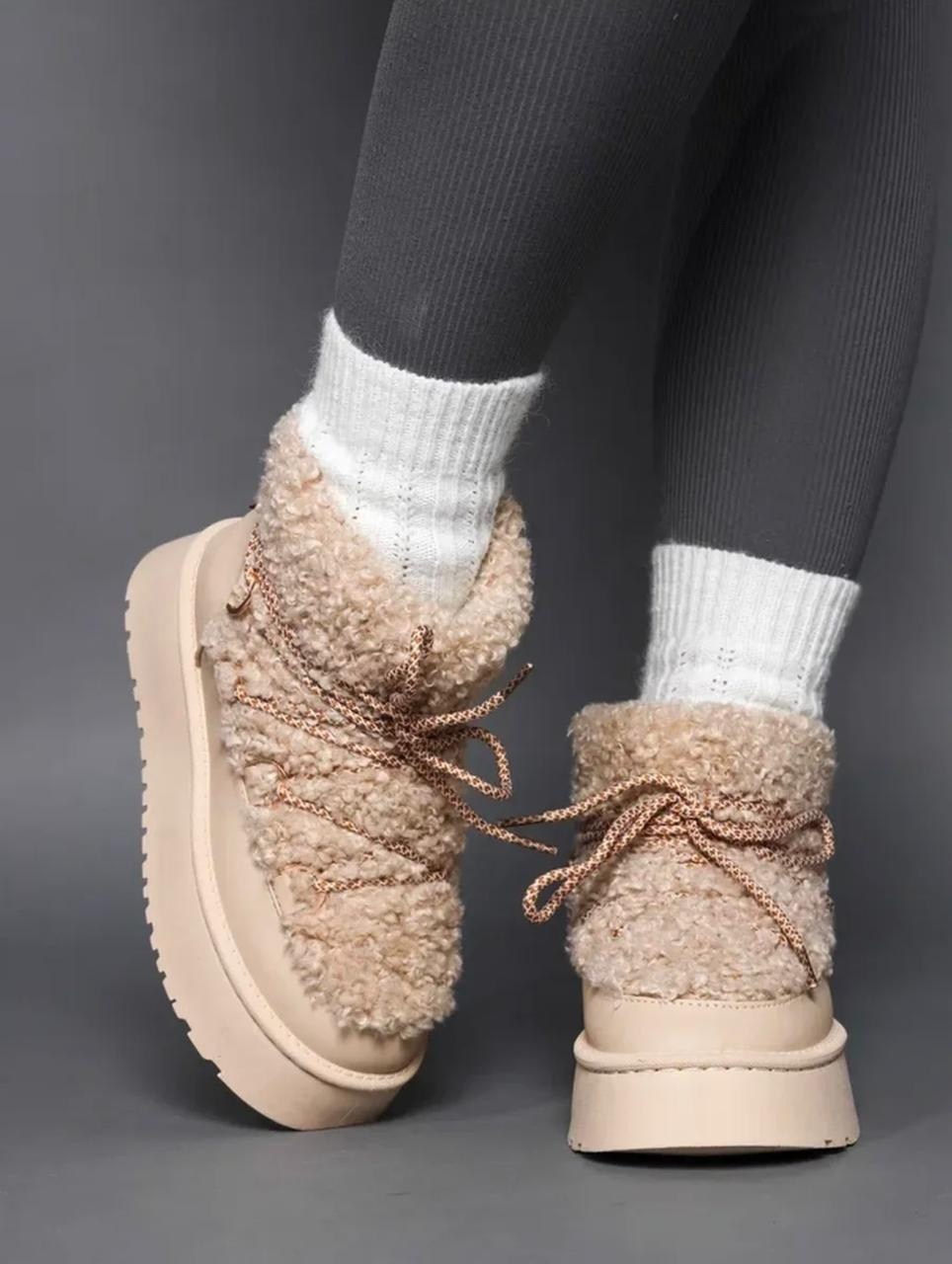 угги луноходы меховые на высокой подошве,угги луноходы меховые на высокой подошве uggi цвет бежевый,угги луноходы меховые на высокой подошве uggi цвет молочный,зимние угги на платформе,зимние угги на