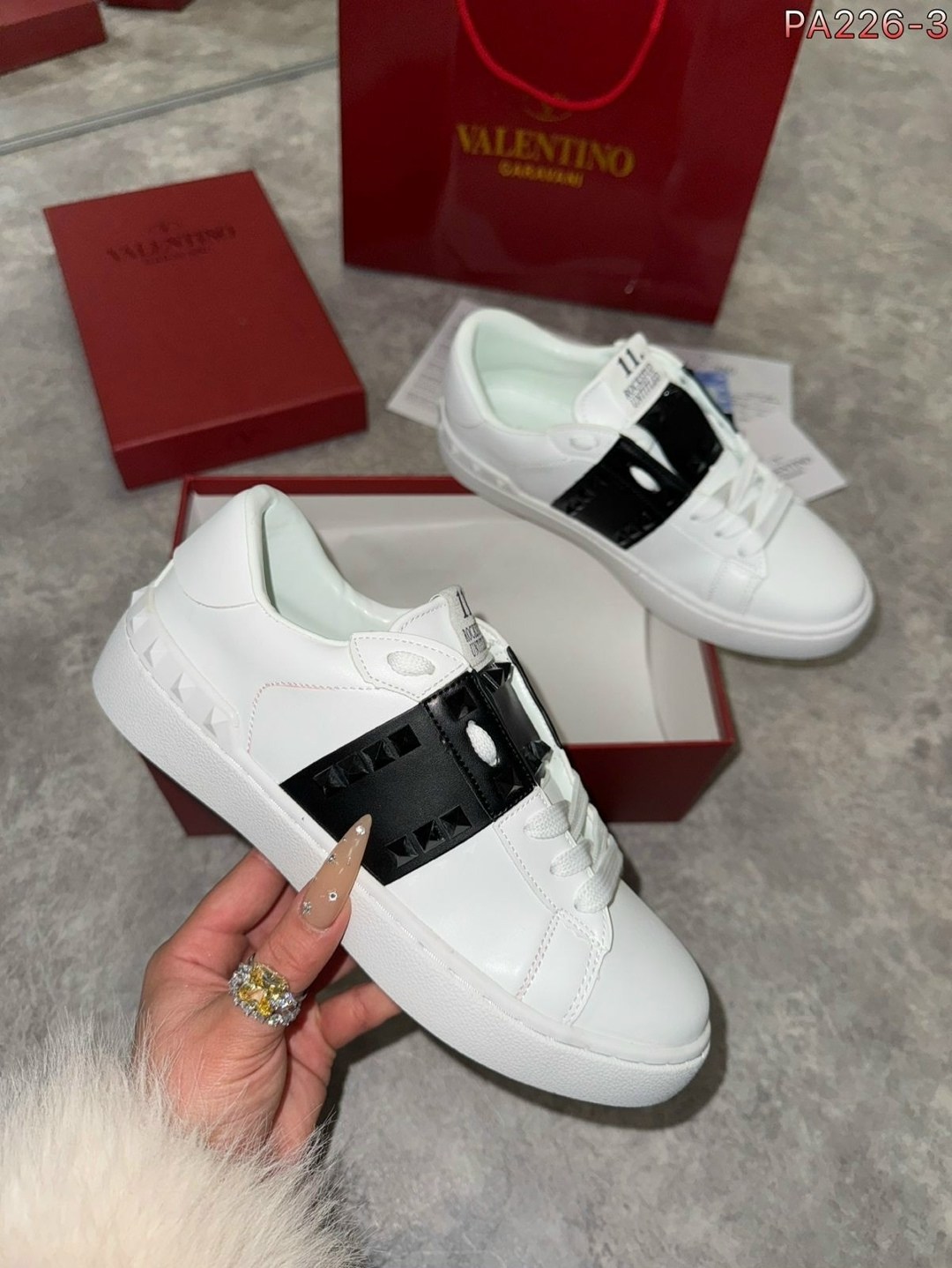 valentino кроссовки,женские кроссовки valentino,кеды valentino garavani,valentino кеды,valentino casual shoes for men