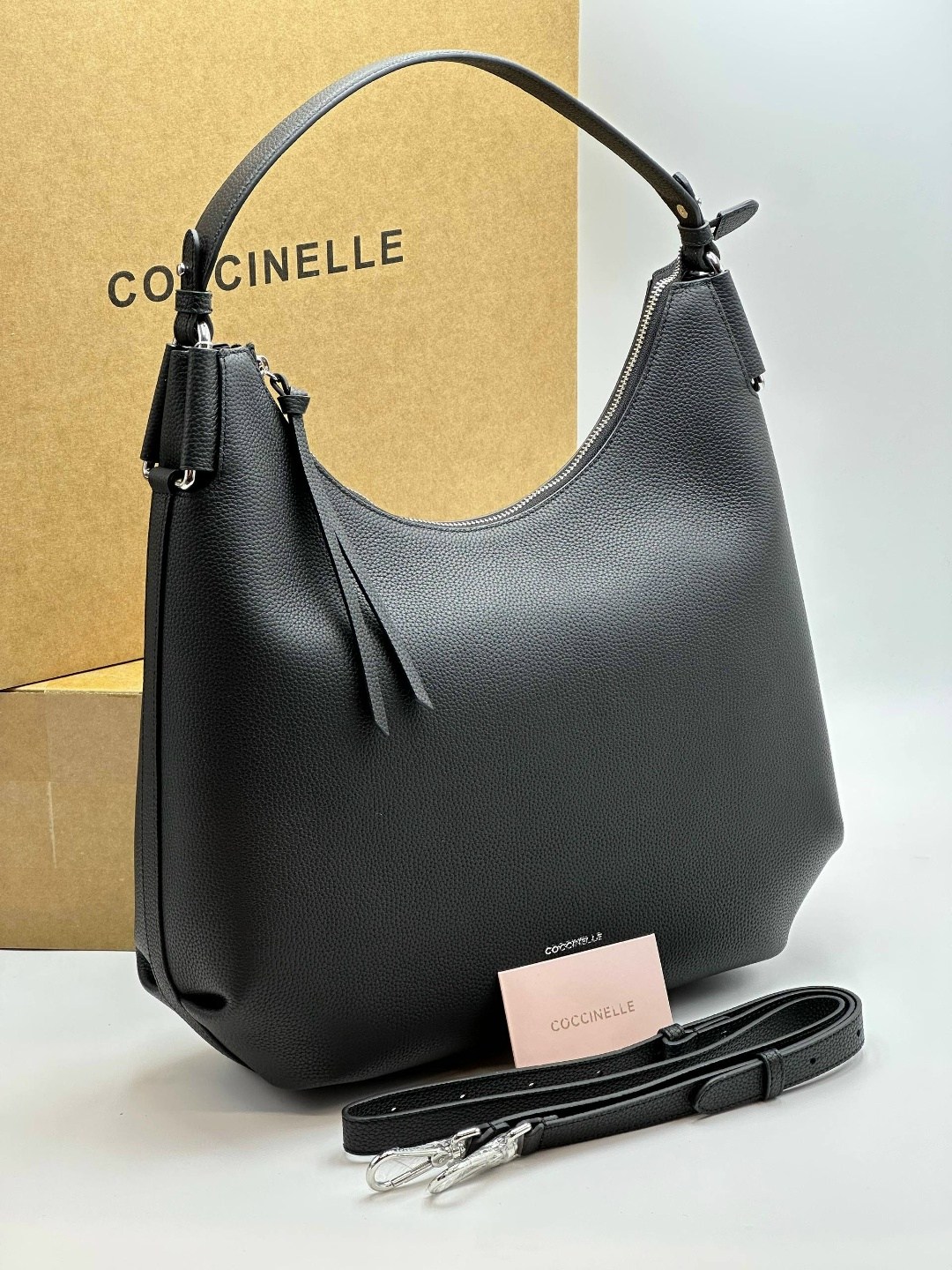 сумка coccinelle,кожаная сумка-хобо whisper coccinelle,кожаная сумка coccinelle,сумка женская coccinelle,сумка coccinelle carrie темно-коричневая