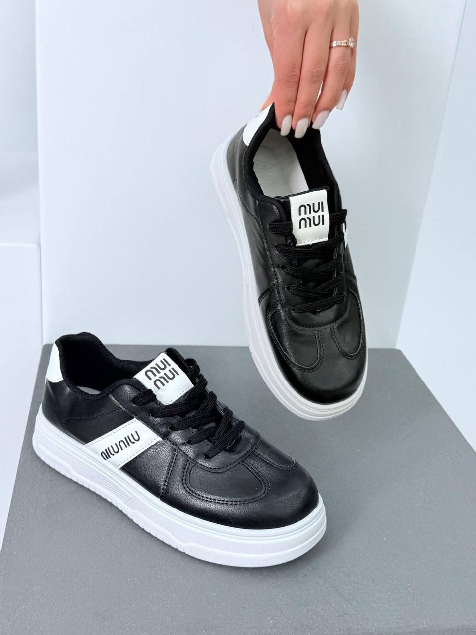 ,женские кроссовки,кроссовки для женщин,повседневные кроссовки, спортивная