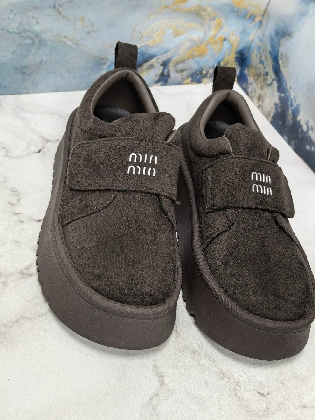 замшевые лоферы miu miu на высокий подошве и фирменной фурнитурой,,лоферы замш,женская ,модная женская