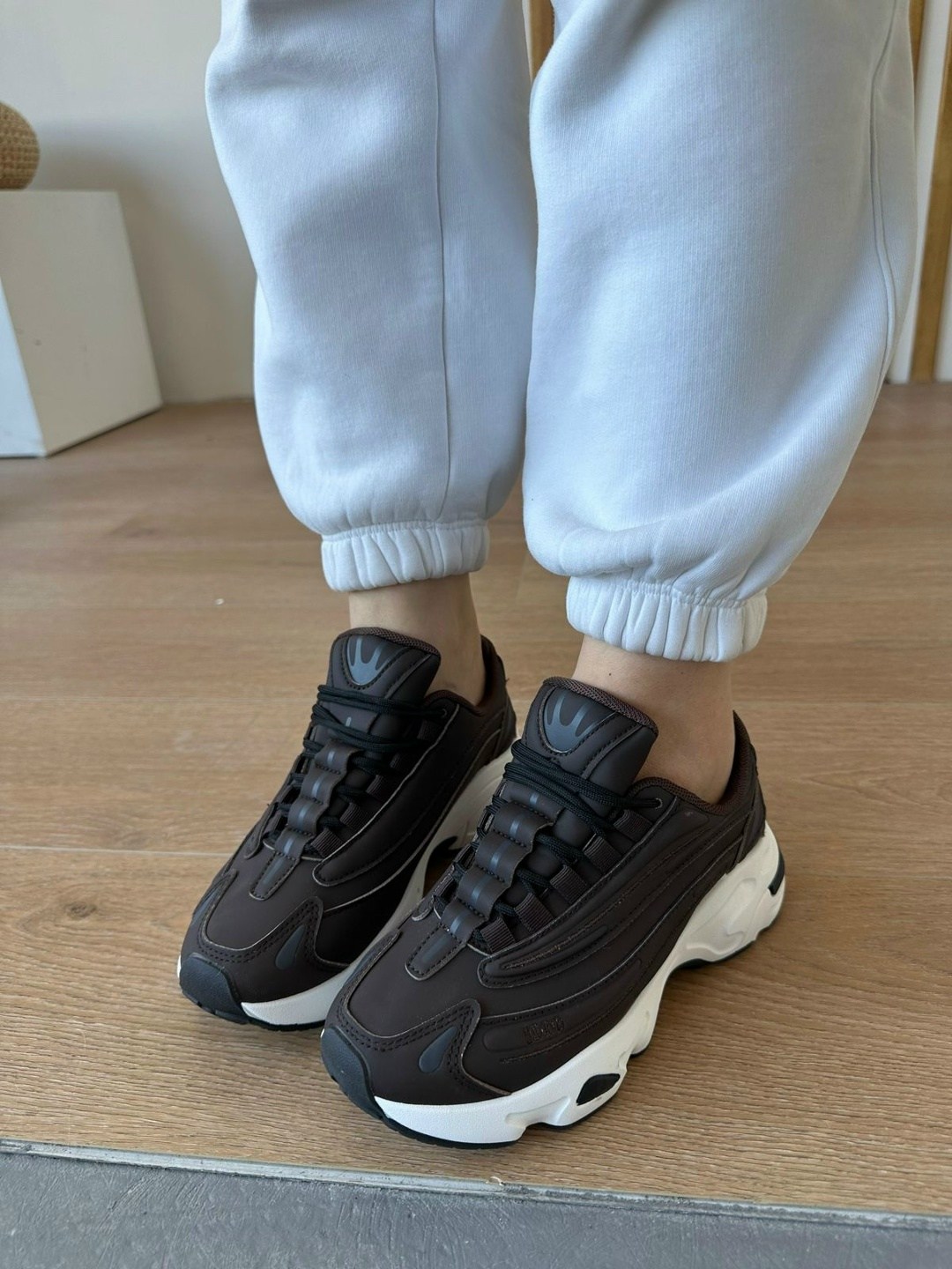 черные женские кроссовки,кроссовки женскиe,кроссовки черные,кроссовки,массивные кроссовки