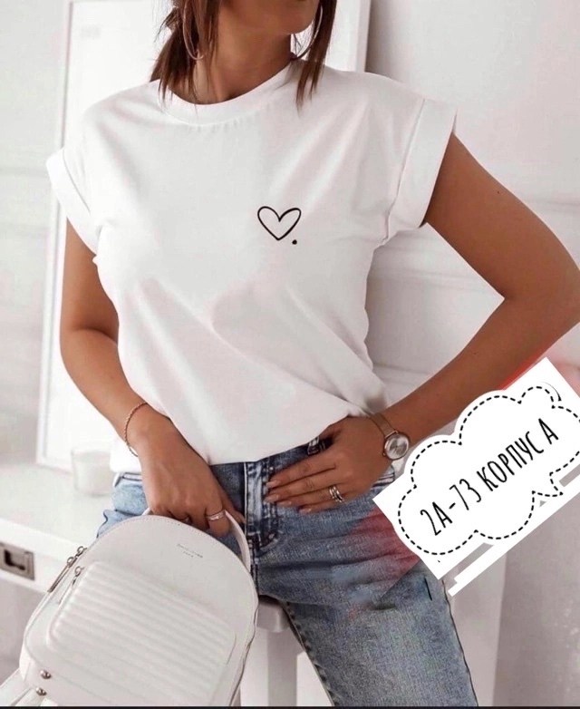 одежда со стразами,футболка со стразами женская,модные футболки со стразами,футболка со стразами,женская футболка