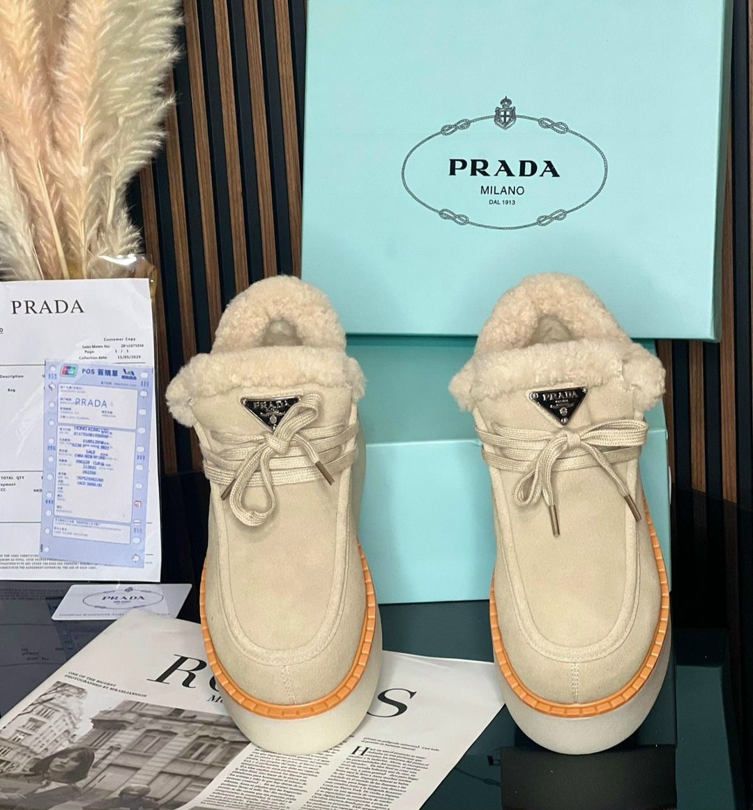 замшевые женские ботинки с мехом prada бежевые,ботинки женские prada,замшевые женские ботинки с мехом prada коричневые,женские зимние ботинки prada,ботинки prada