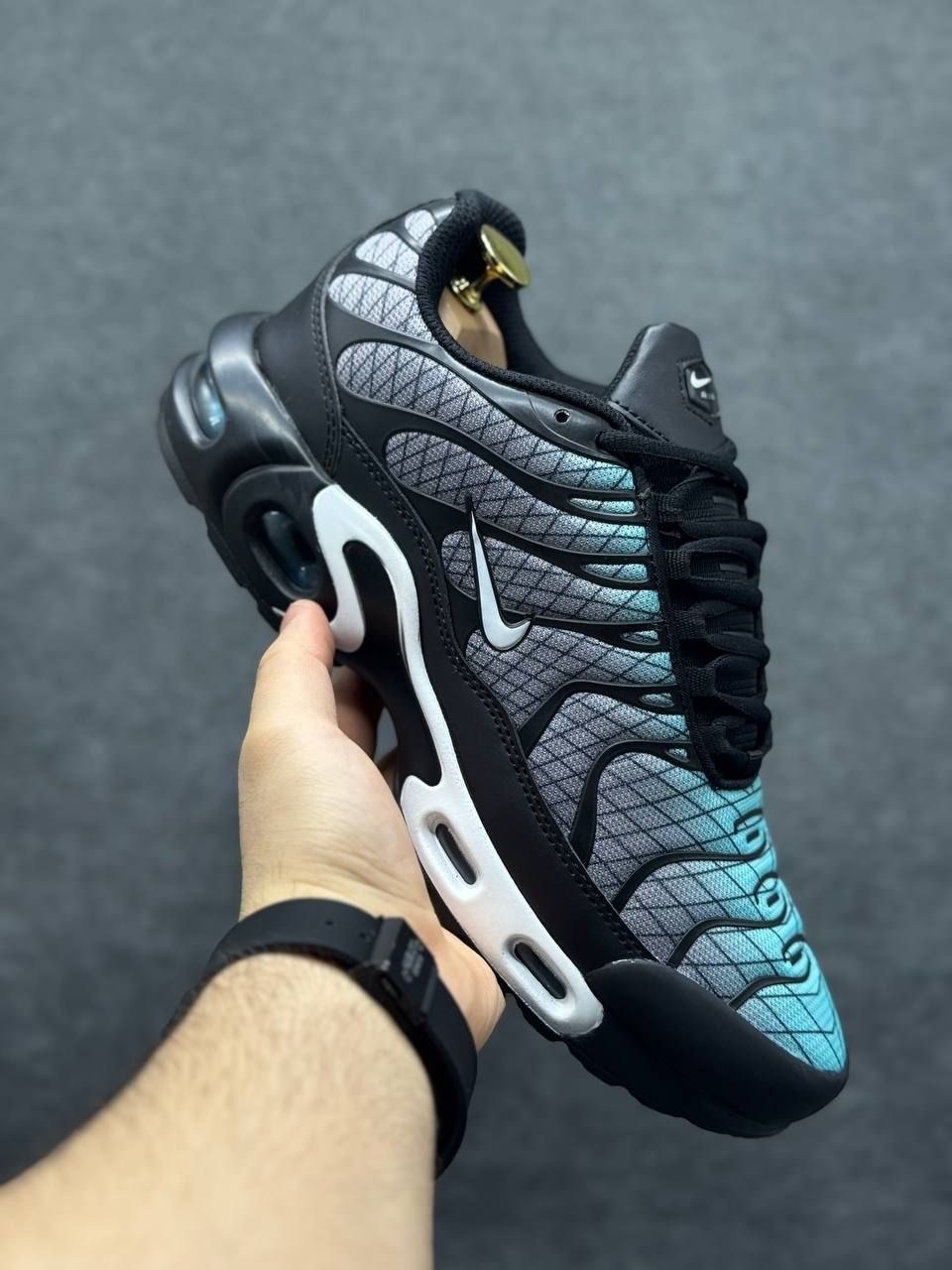 кроссовки nike air max tn plus,кроссовки мужские nike air max tn plus,nike air max tn plus,кроссовки для мужчин,кроссовки nike air max tn