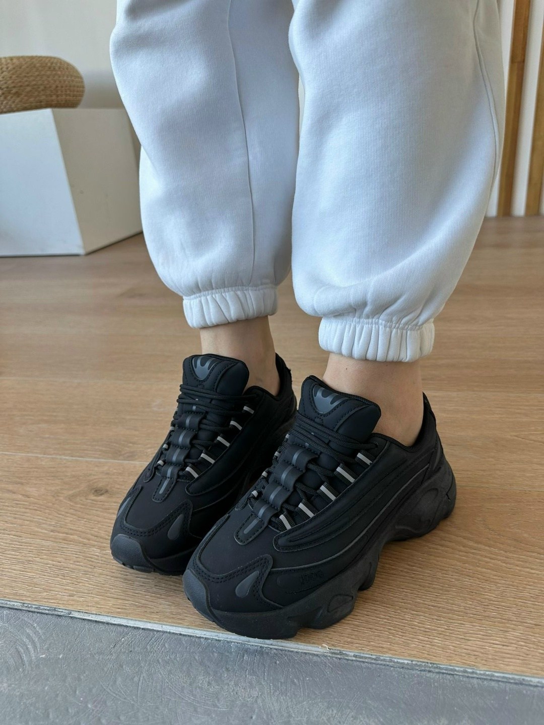 черные женские кроссовки,кроссовки женскиe,кроссовки черные,кроссовки,массивные кроссовки