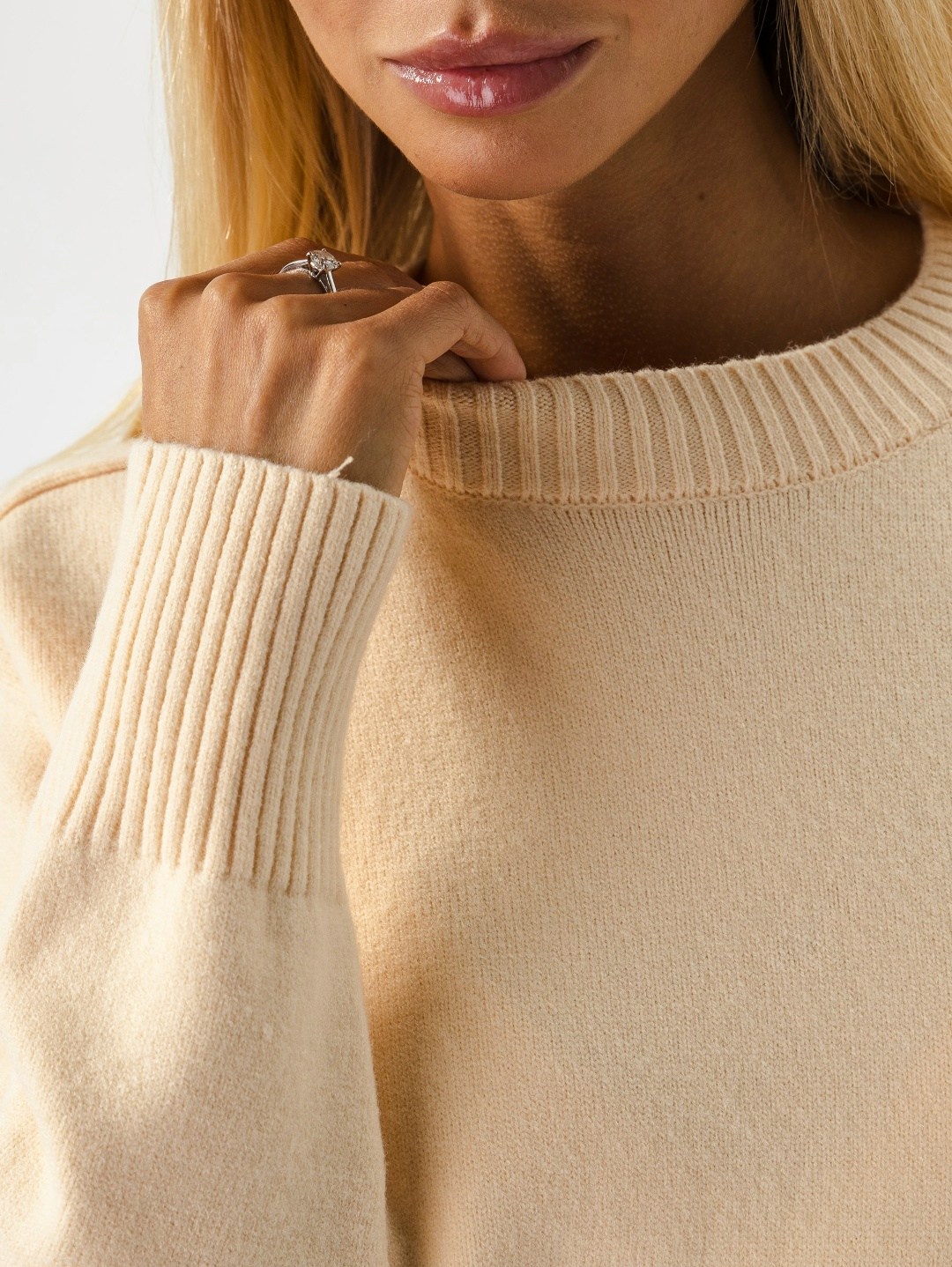 джемпер бежевый,джемпер оверсайз,свитер оверсайз,женский вязаный джемпер оверсайз,джемпера женские