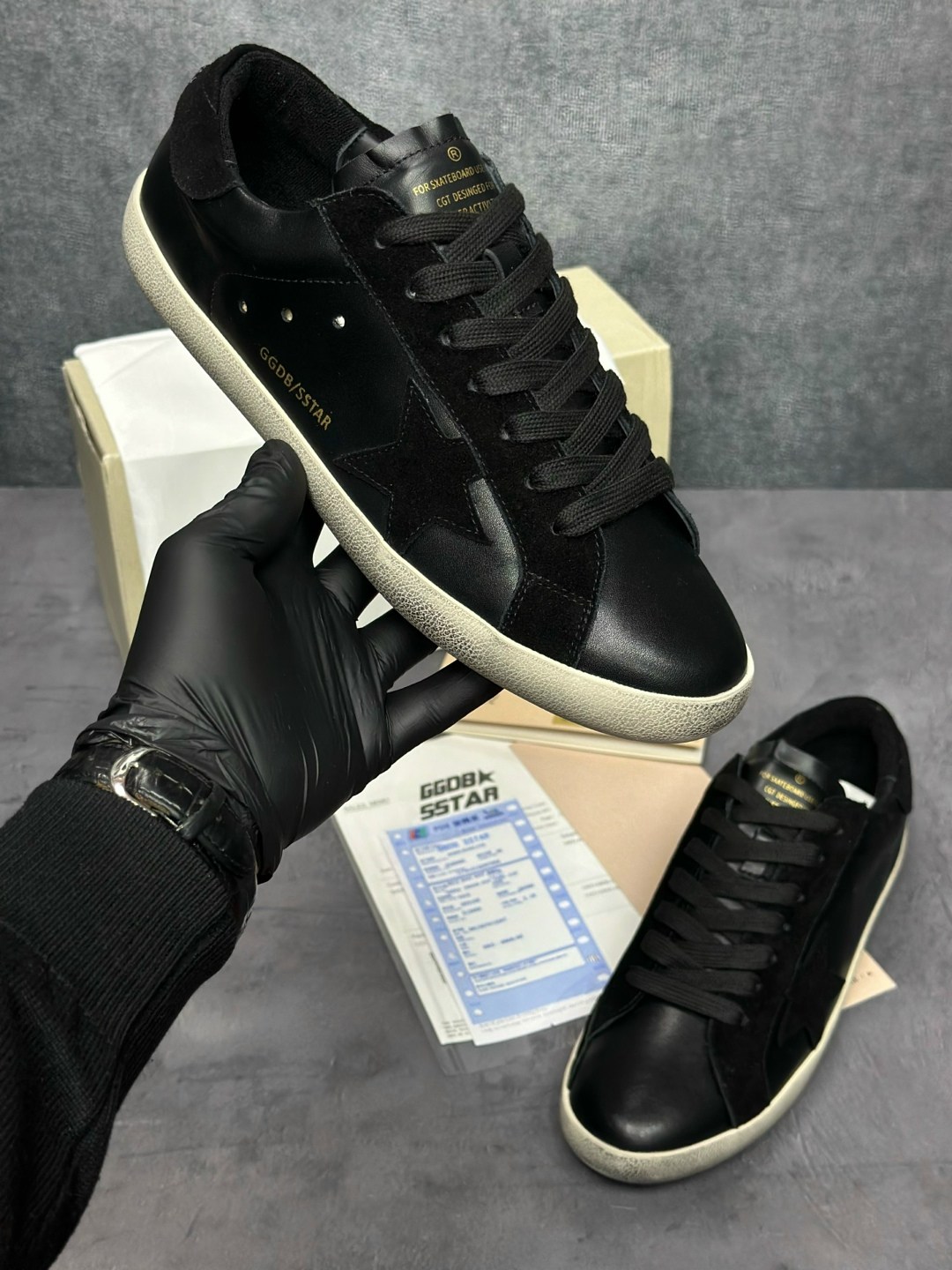 кроссовки golden goose wmns superstar черный,golden goose кеды super star черный,черные кроссовки super-star golden goose,кожаные низкие кеды hi star 90100 с логотипом golden goose черный,кеды hi star