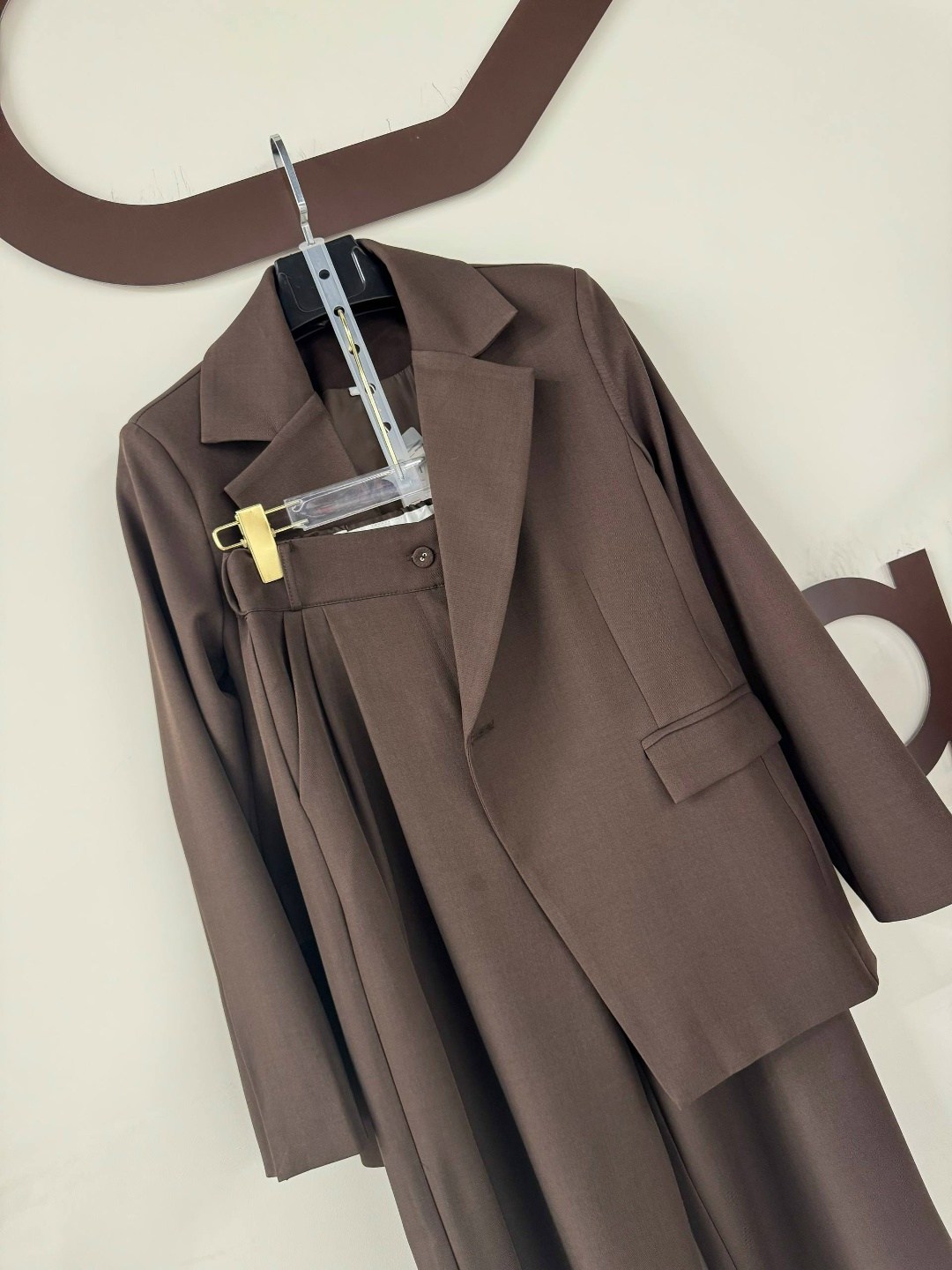 классический брючный костюм с пиджаком cosmo brand,брючный костюм,серый брючный костюм,женский брючный костюм,классический брючный костюм