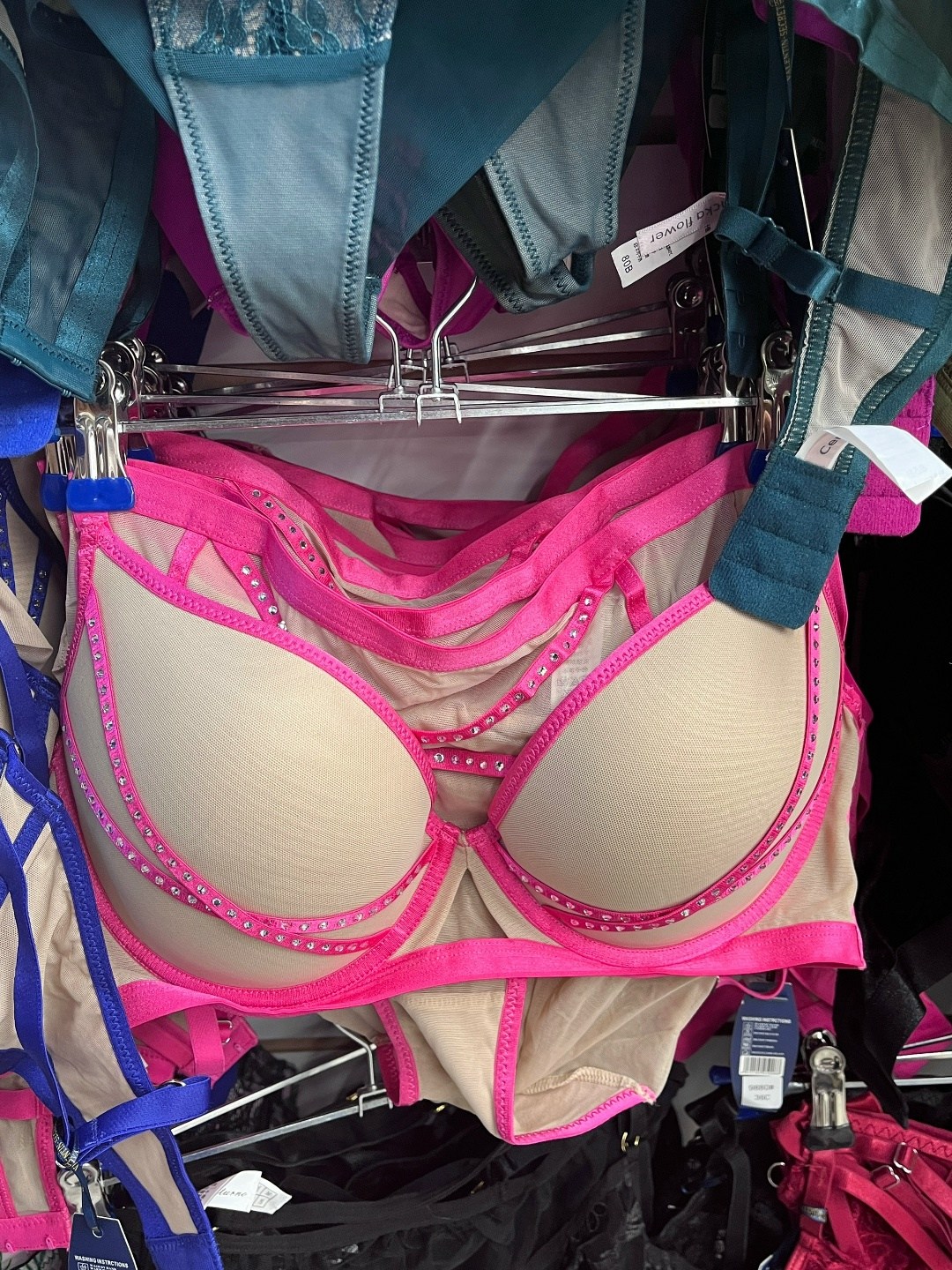 нижнего белья комплект,комплекты нижнее белье женский,бюстгальтер,эффектный комплект нижнего белья,кружевной комплект с бюстгальтером