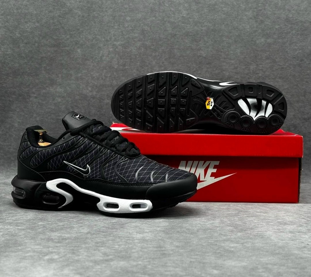 кроссовки nike air max tn plus,кроссовки мужские nike air max tn plus,nike air max tn plus,кроссовки для мужчин,кроссовки nike air max tn