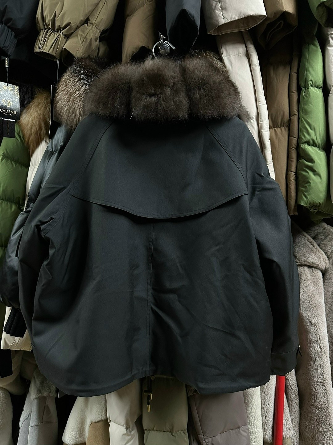 женская парка с воротником из меха енота,женская парка,женская парка с большим воротником из натурального меха енота,зимние куртки пух,зимняя куртка утиный пух