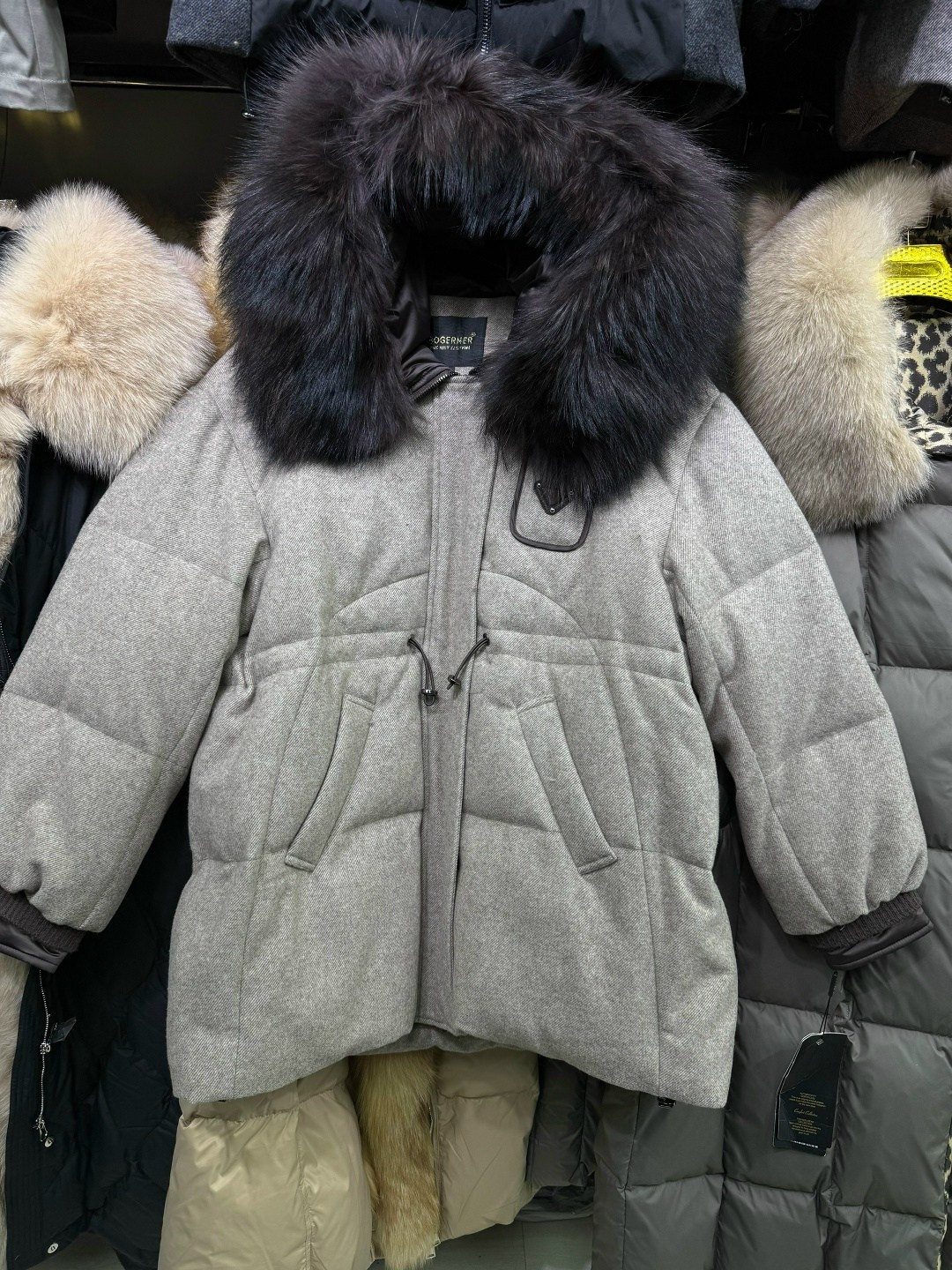 пуховик с натуральным мехом,пуховик с мехом,куртка пуховик мех песец с капюшоном,пуховик pang million 2025 с натуральным мехом,женские пуховики