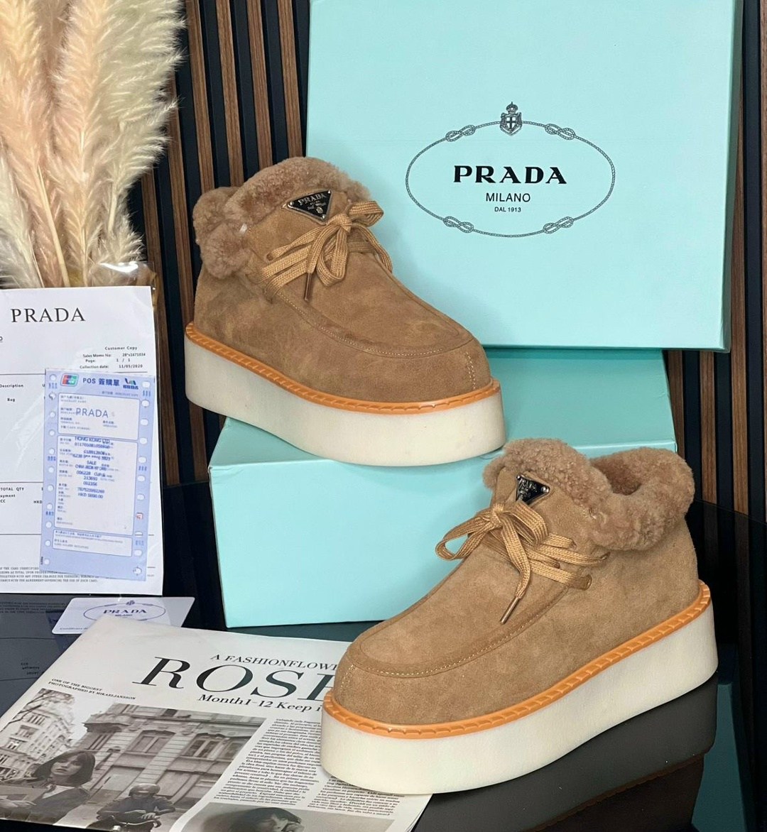 замшевые женские ботинки с мехом prada бежевые,ботинки женские prada,замшевые женские ботинки с мехом prada коричневые,женские зимние ботинки prada,ботинки prada