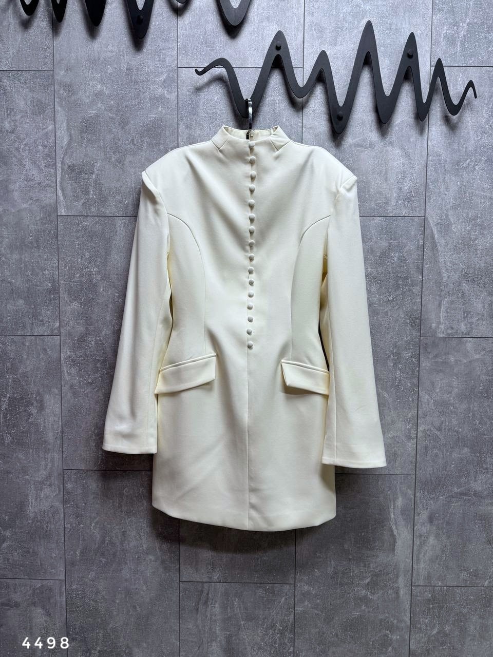 платье-пиджак,белый пиджак платье,элегантный наряд,стильный наряд,пиджак белый приталенный удлиненный leroy style