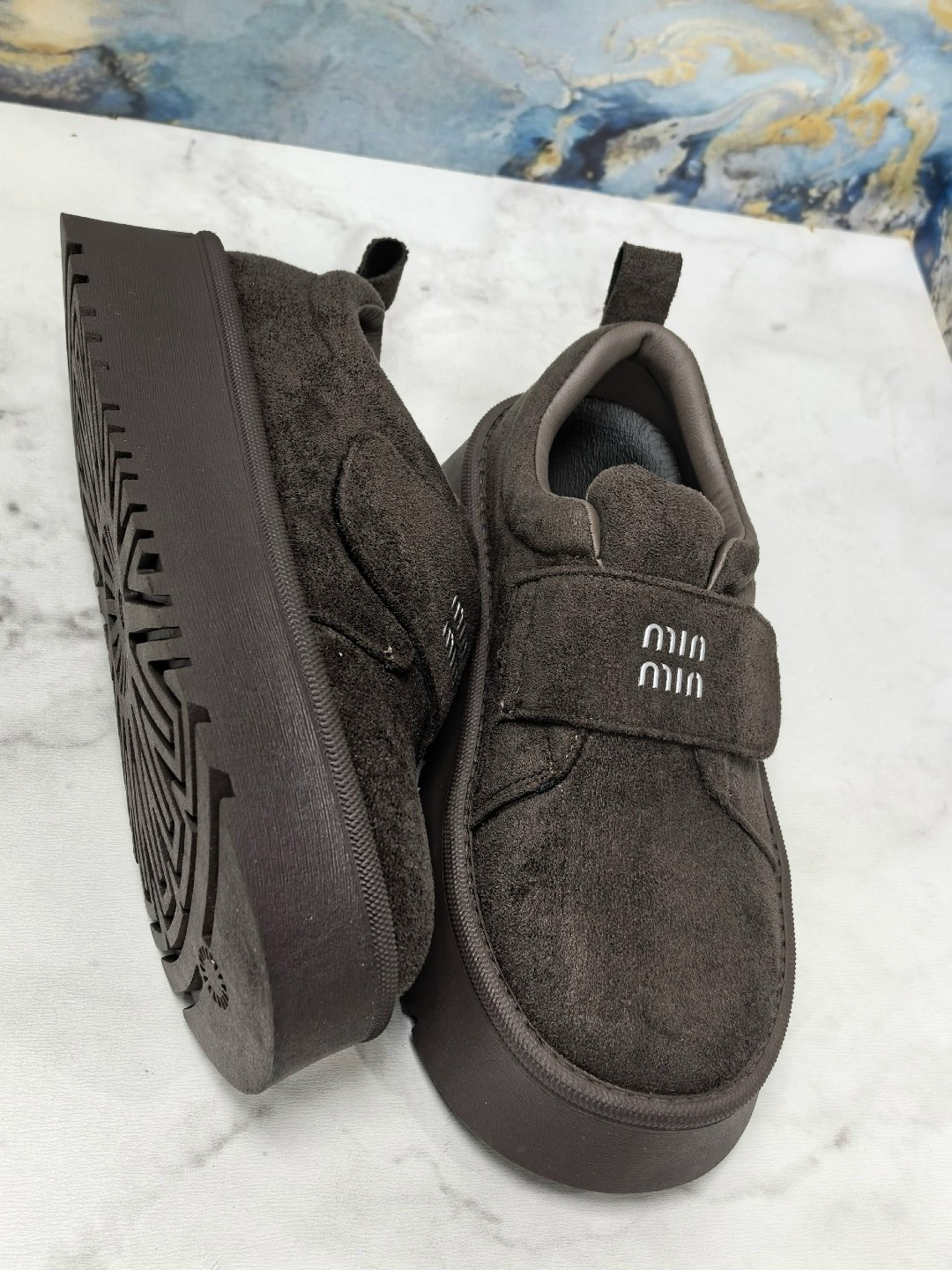 замшевые лоферы miu miu на высокий подошве и фирменной фурнитурой,,лоферы замш,женская ,модная женская