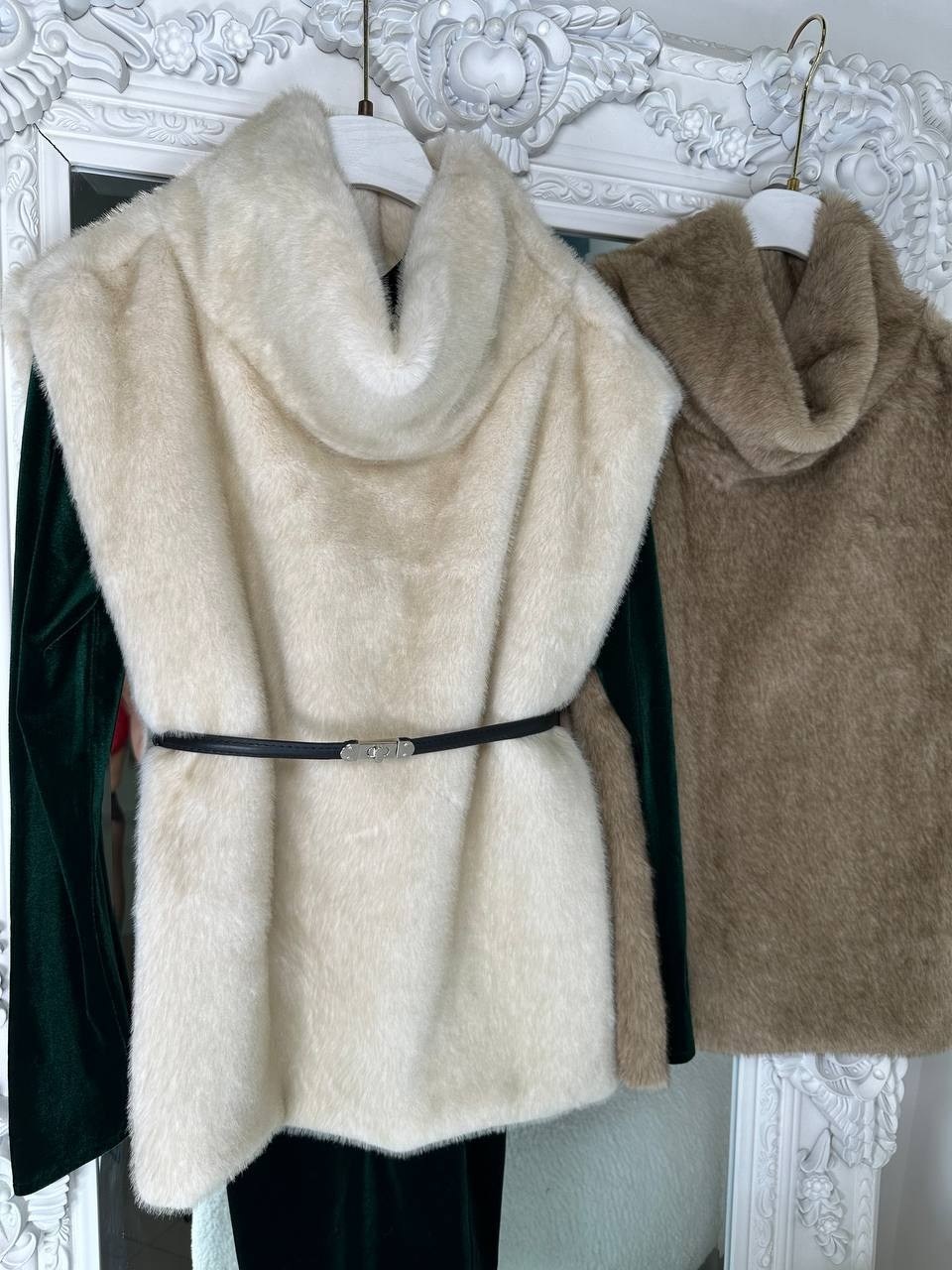 жилет меховой,меховая жилетка,жилетка фенди,жилет