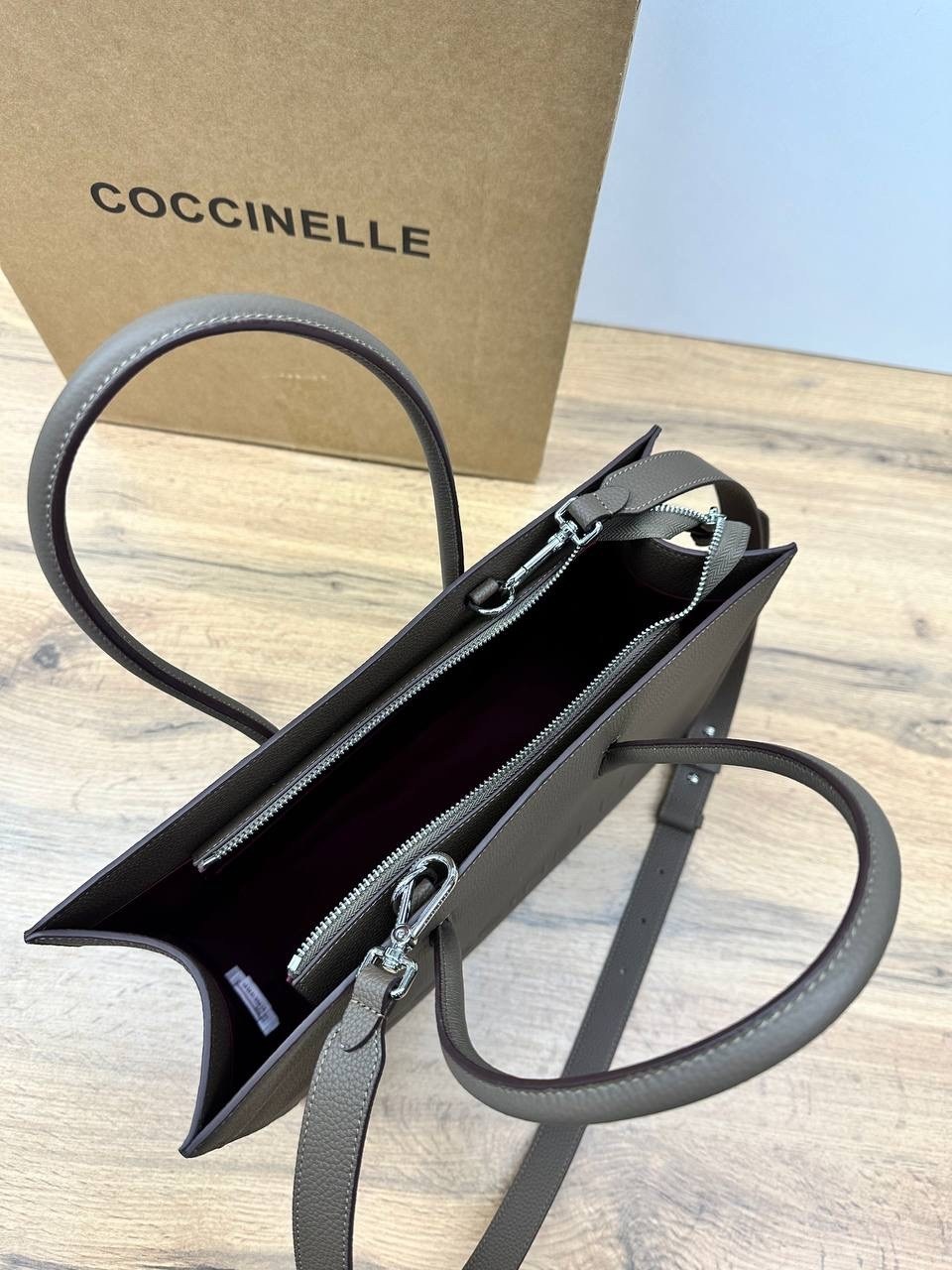 сумка coccinelle,сумка-шопер myrtha из зернистой кожи с логотипом макси coccinelle коричневый,coccinelle сумка шоппер,coccinelle сумка на плечо шоппер myrtha maxi log,coccinelle женская сумка myrtha и