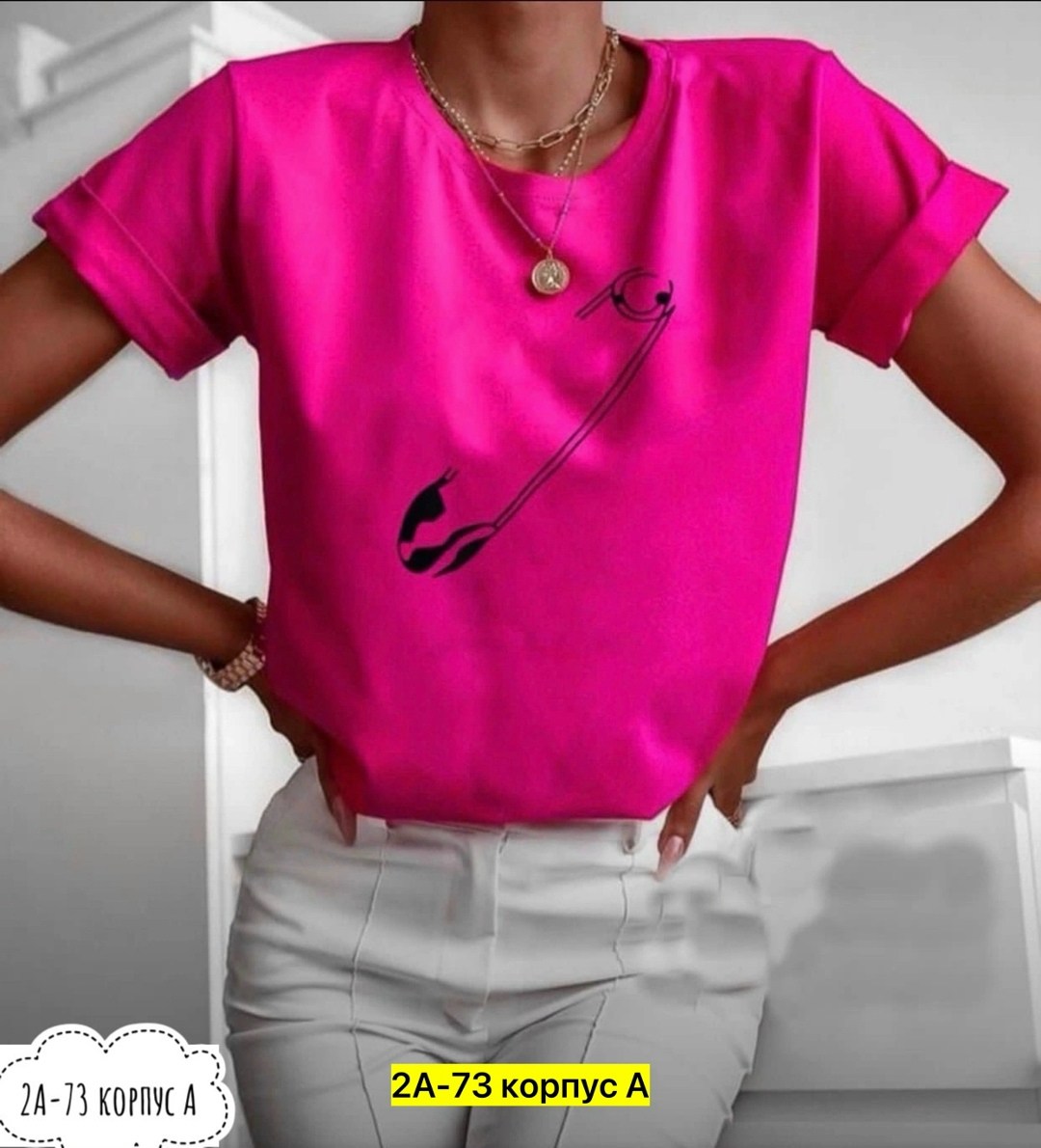 женская футболка,топ футболка,футболка с булавками женская,женские футболки с принтом,футболка женская черная