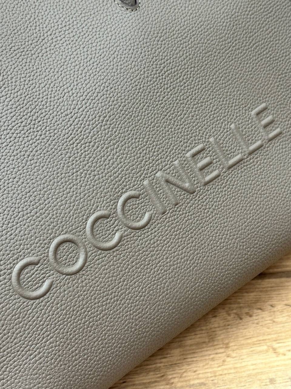 сумка coccinelle,сумка-шопер myrtha из зернистой кожи с логотипом макси coccinelle коричневый,coccinelle сумка шоппер,coccinelle сумка на плечо шоппер myrtha maxi log,coccinelle женская сумка myrtha и