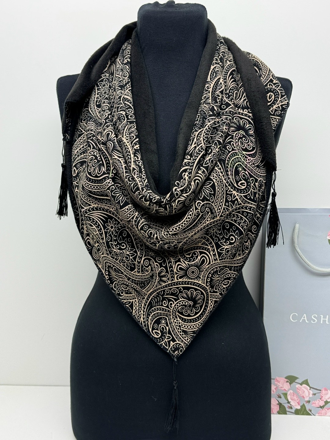 шарфы и платки,черный платок,женские платки,палантин платок,платки косынка