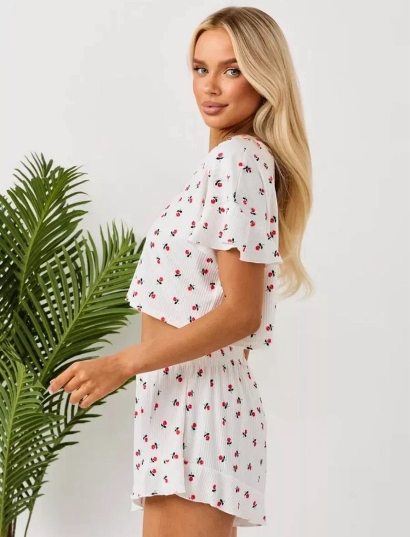 пижамы женская с шортами,пижама с сердечками с шортами и топом костюм летний для дома umood 218997300,пижама с шортами и сердечками в рубчик ilin collection,домашняя пижама с шортами,пижама с шорты