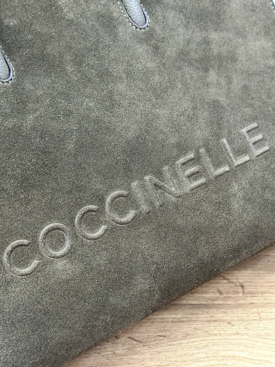 coccinelle сумка,сумка coccinelle натуральная замша,coccinelle женская сумка myrtha из натуральной кожи коричневый цвет,сумка-шопер myrtha из зернистой кожи с логотипом макси coccinelle коричневый,coc