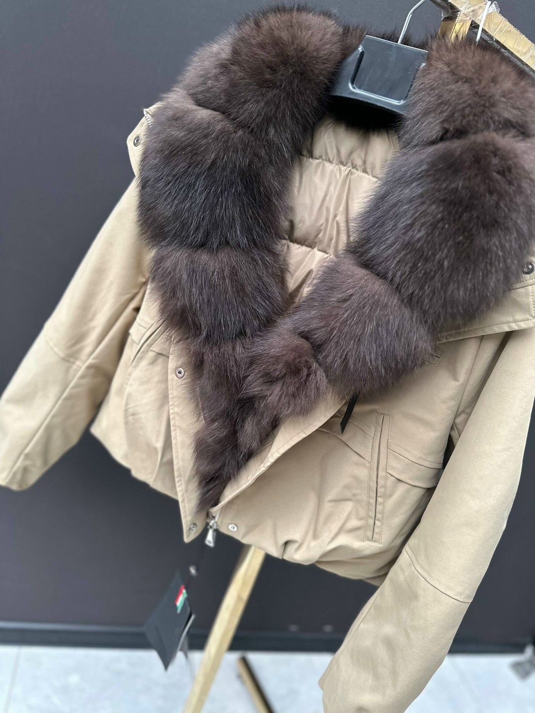 пуховики с мехом,куртка с мехом,пуховики с натуральным мехом,парка женская с натуральным мехом,куртка кожаная с мехом