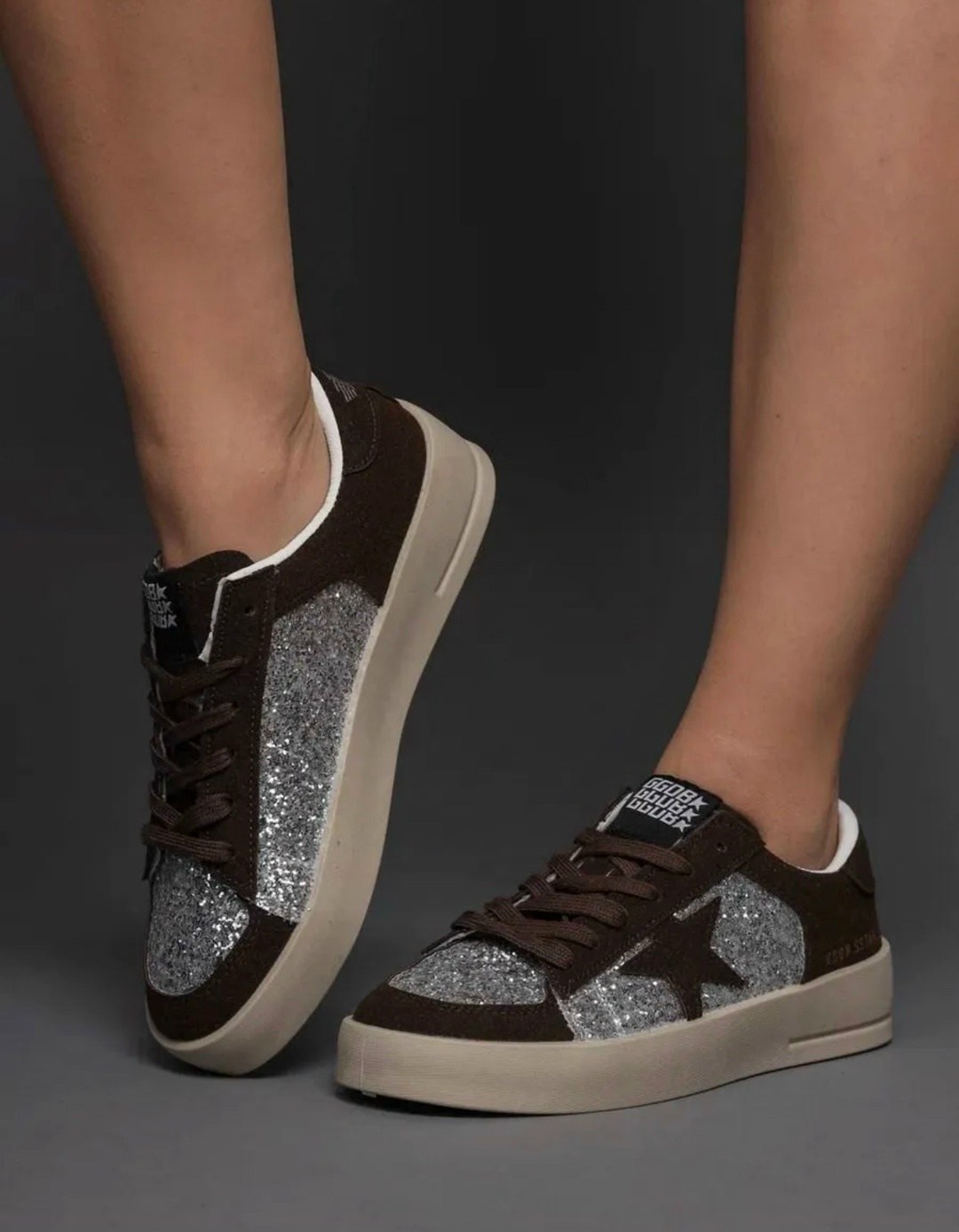 кроссовки golden goose с пайетками на платформе,кеды golden goose,кроссовки golden goose,голден гус кеды коричневые,кеды golden goose со звездой джинсовые с пайетками