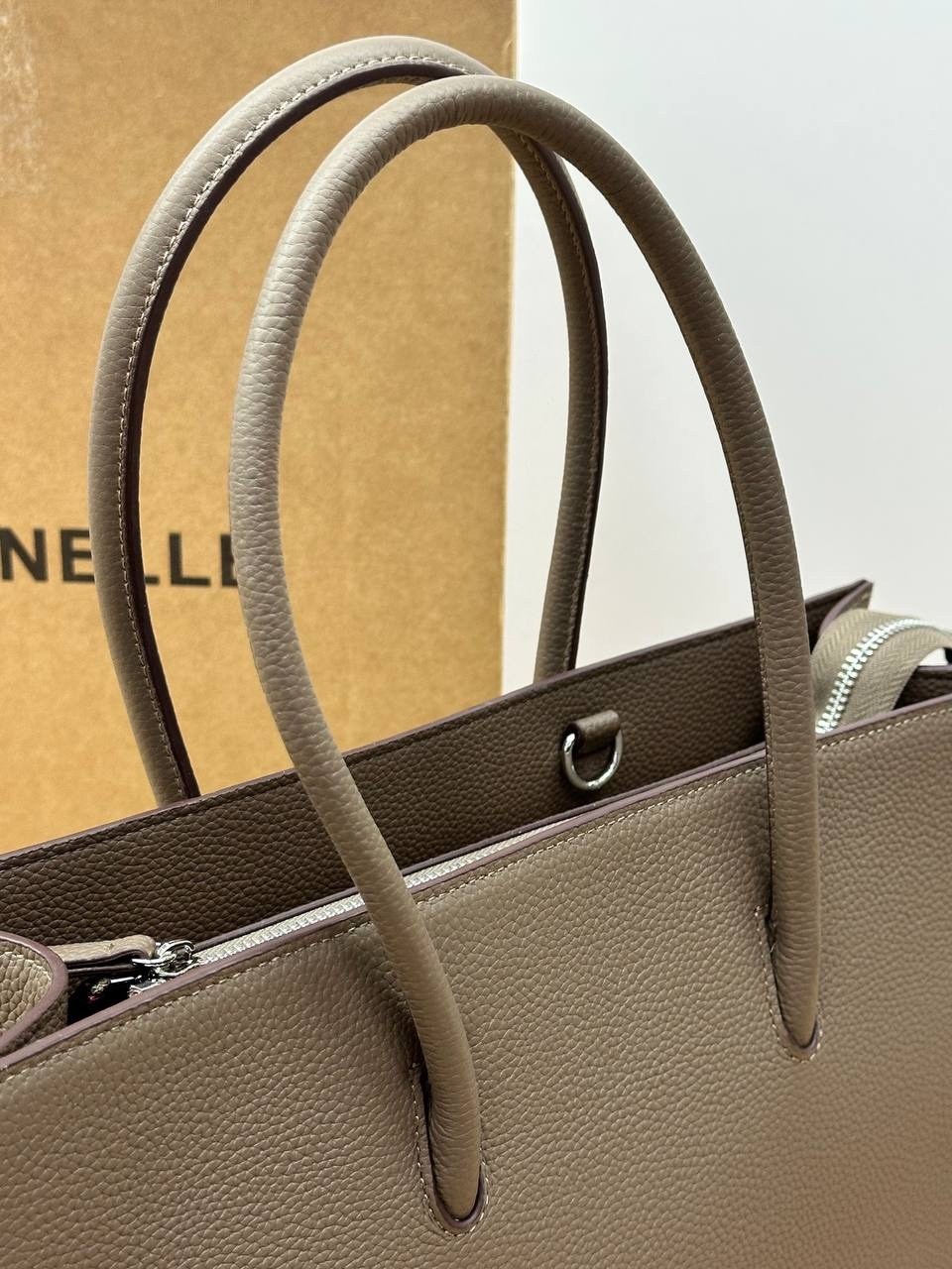 сумка coccinelle,сумка-шопер myrtha из зернистой кожи с логотипом макси coccinelle коричневый,coccinelle сумка шоппер,coccinelle сумка на плечо шоппер myrtha maxi log,coccinelle женская сумка myrtha и