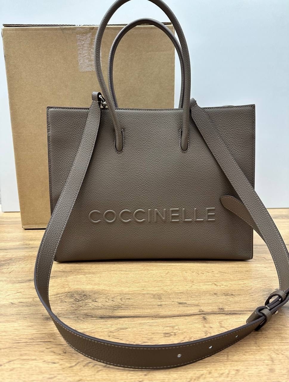 сумка coccinelle,сумка-шопер myrtha из зернистой кожи с логотипом макси coccinelle коричневый,coccinelle сумка шоппер,coccinelle сумка на плечо шоппер myrtha maxi log,coccinelle женская сумка myrtha и