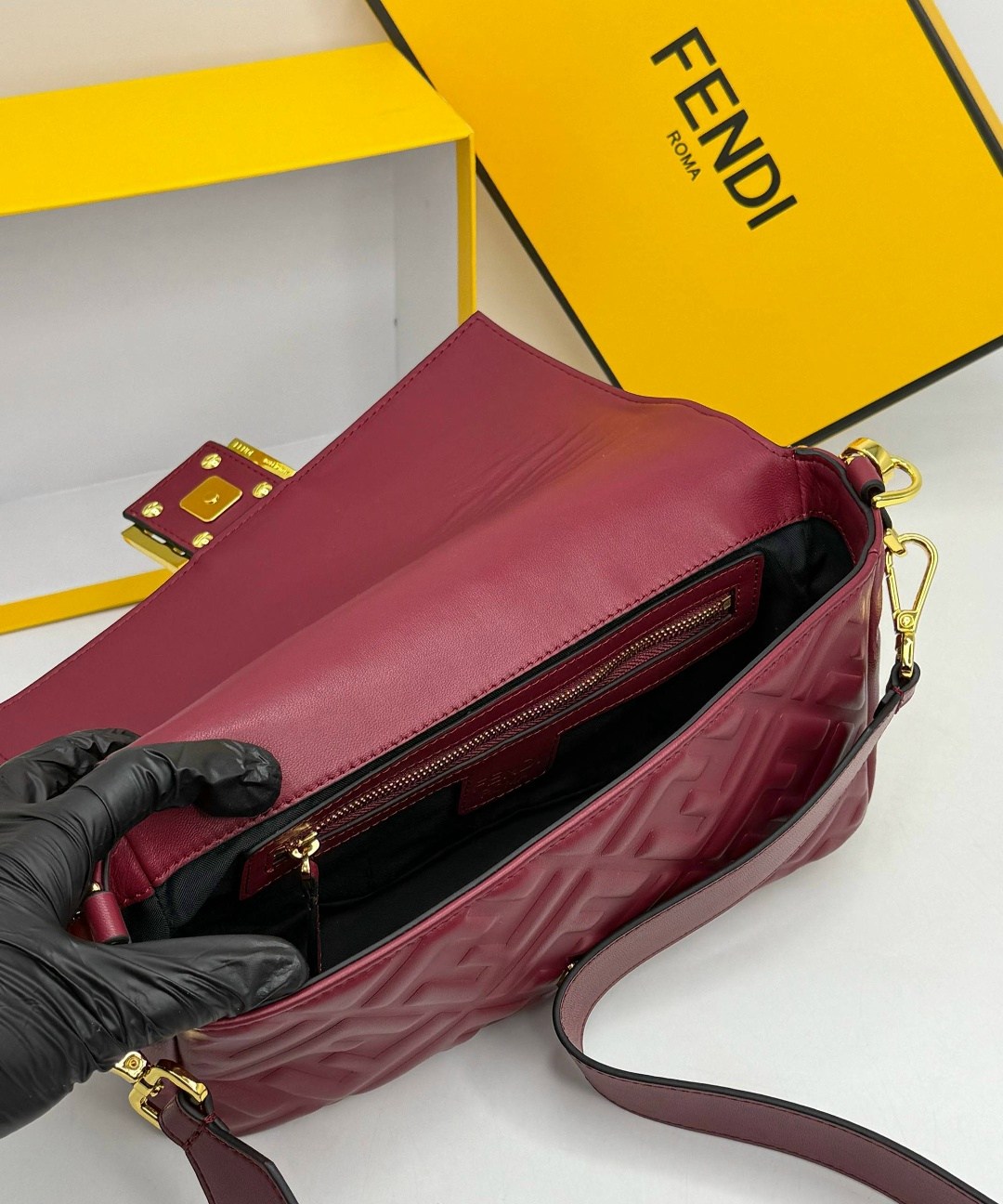 сумка fendi,сумка fendi baguette,сумка fendi peekaboo бордовая,женская сумка fendi,фенди сумка