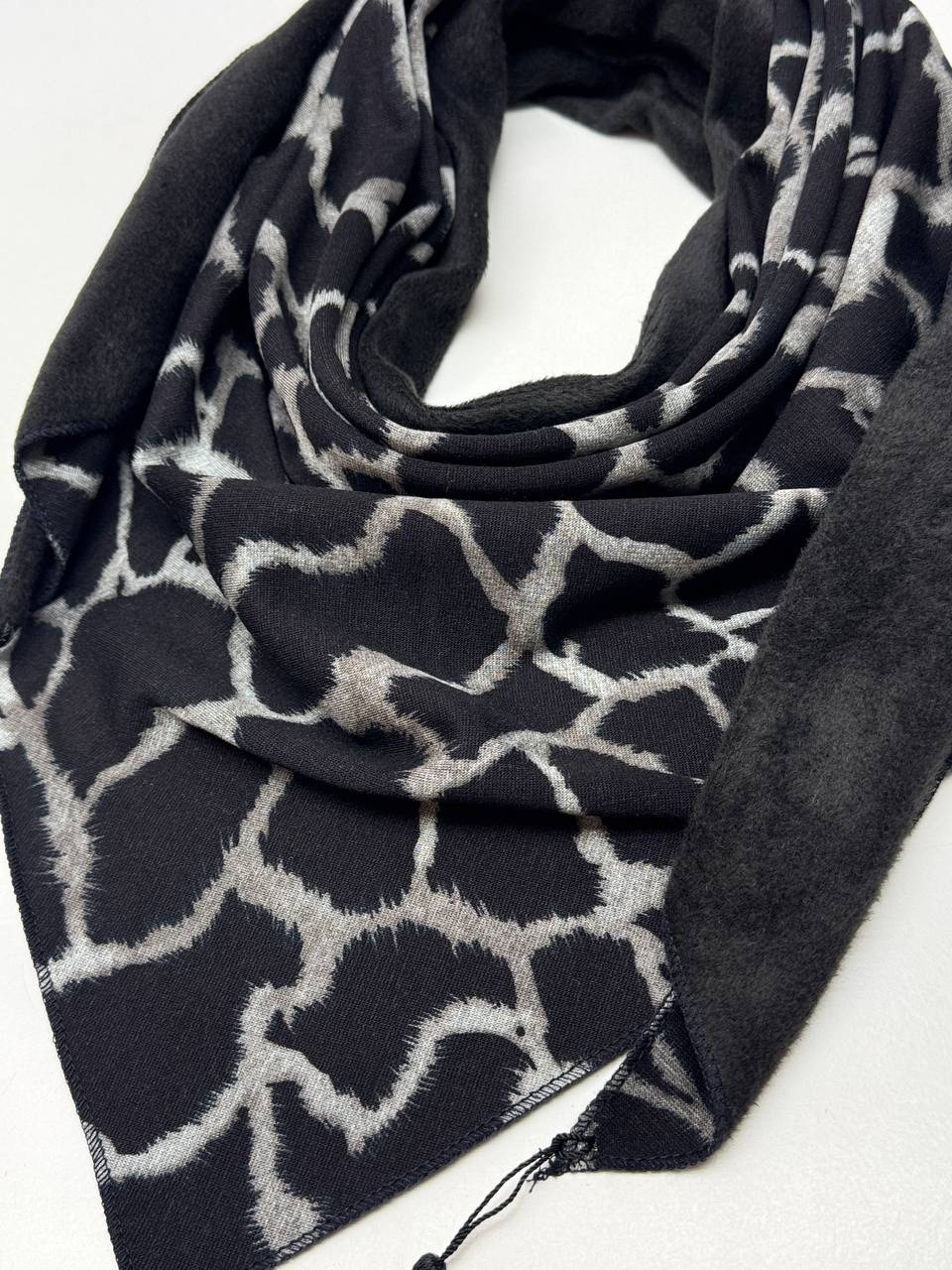 шарфы и платки,черный платок,женские платки,палантин платок,платки косынка