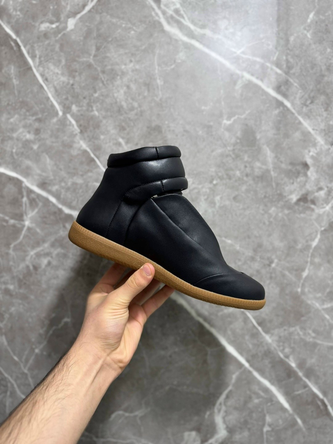 ,maison margiela 22 future high tonal sneaker black,обуви,maison margiela leather high top sneakers,высокие мейсон марджела кеды черные