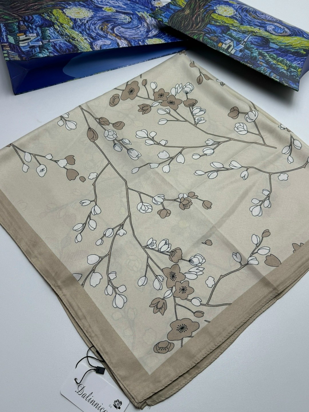 платок женский,платок женский с цветочным принтом 100*100 см арт. 1337838,платок,новинки платок,платок женский с рисунком