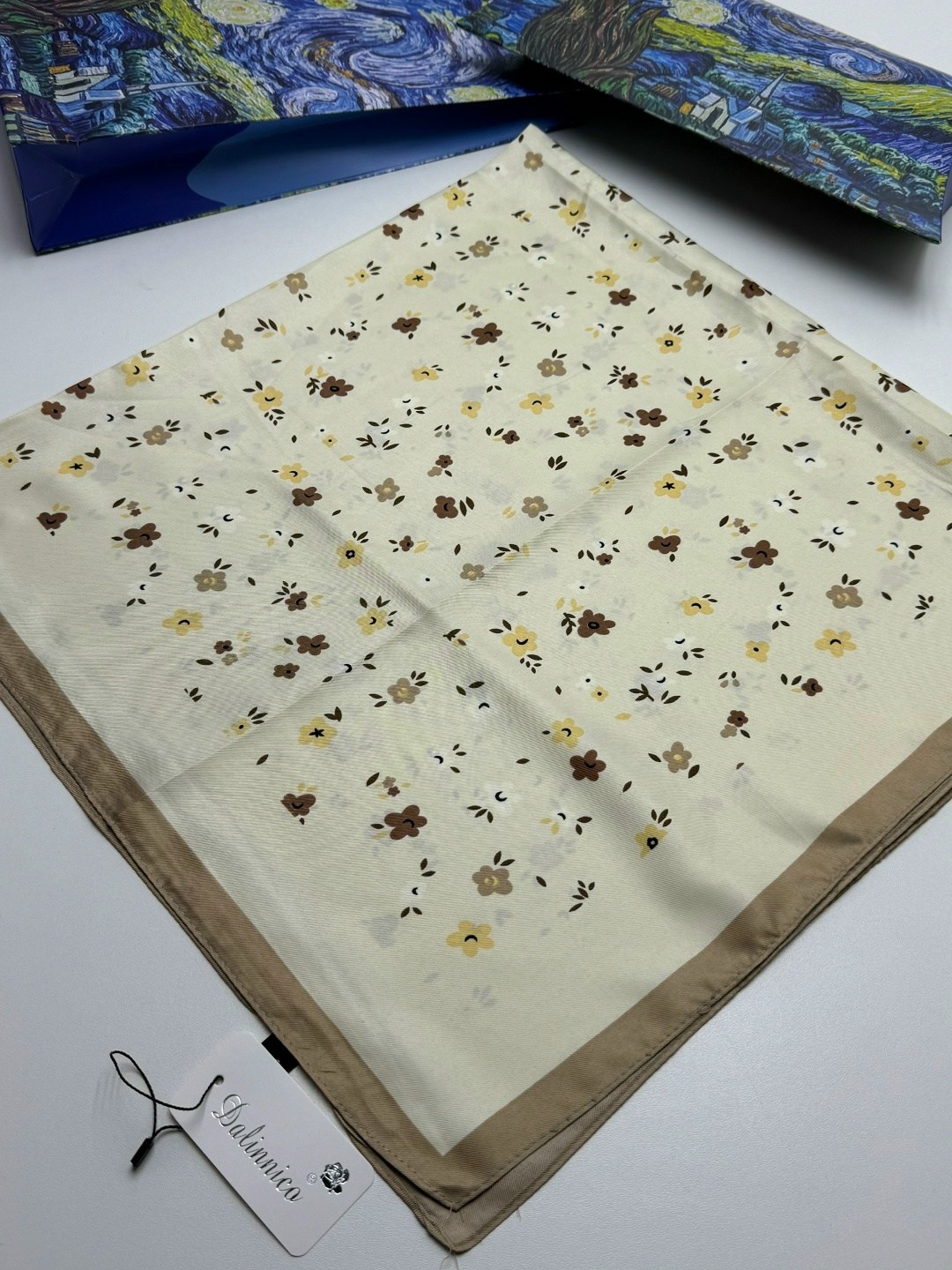 платок женский с принтом,брендовый платок,платки шелковые,платок женский с рисунком,платок